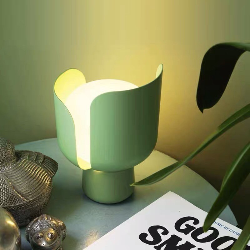 Blom Petal Glass Table Lamp