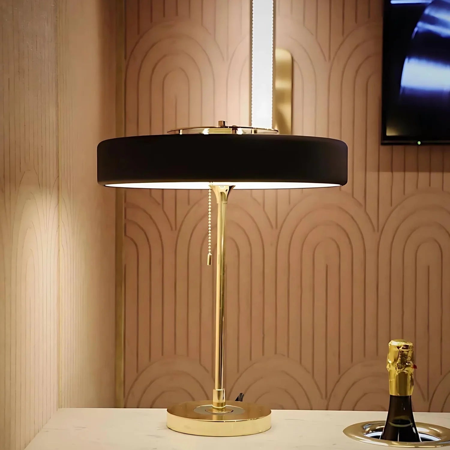 Radiant Tower of Light Minimalist Metal Table Lamp T2027