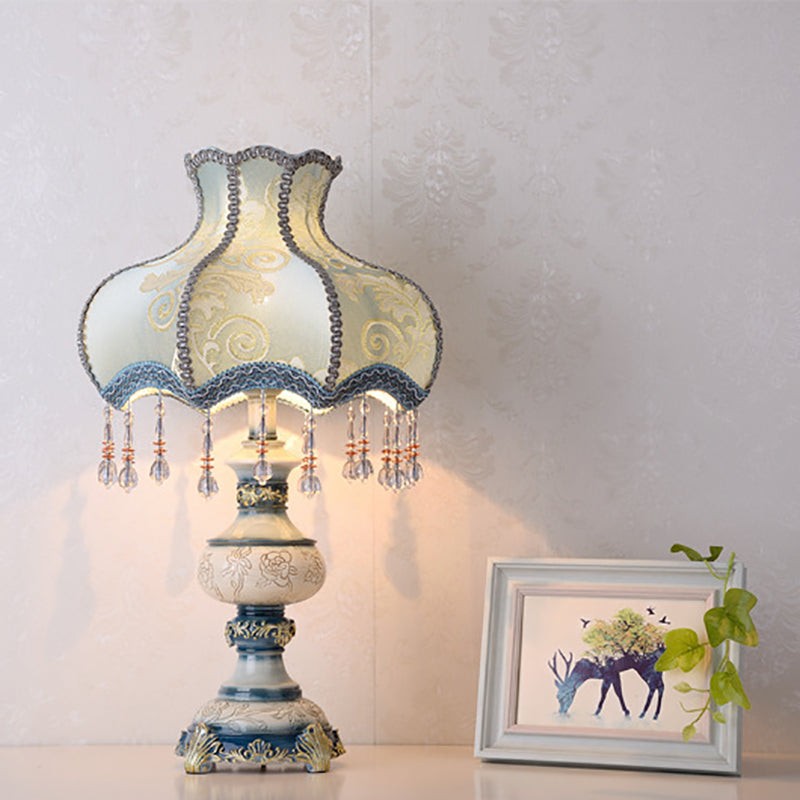 Carved Vase Base Floral Lampshade Table Lamp M501