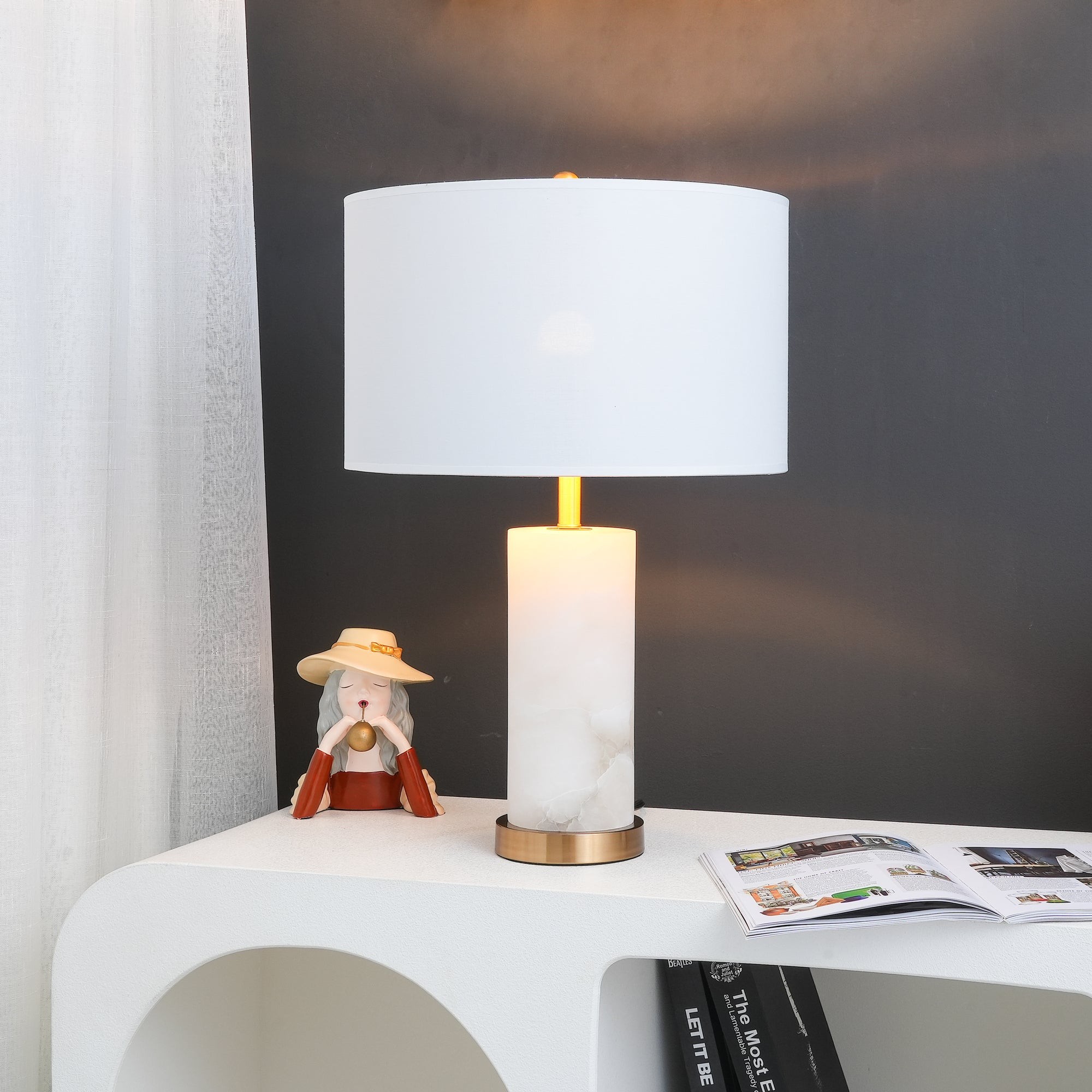 Postmodern Light Luxury Alabaster Table Lamp M541