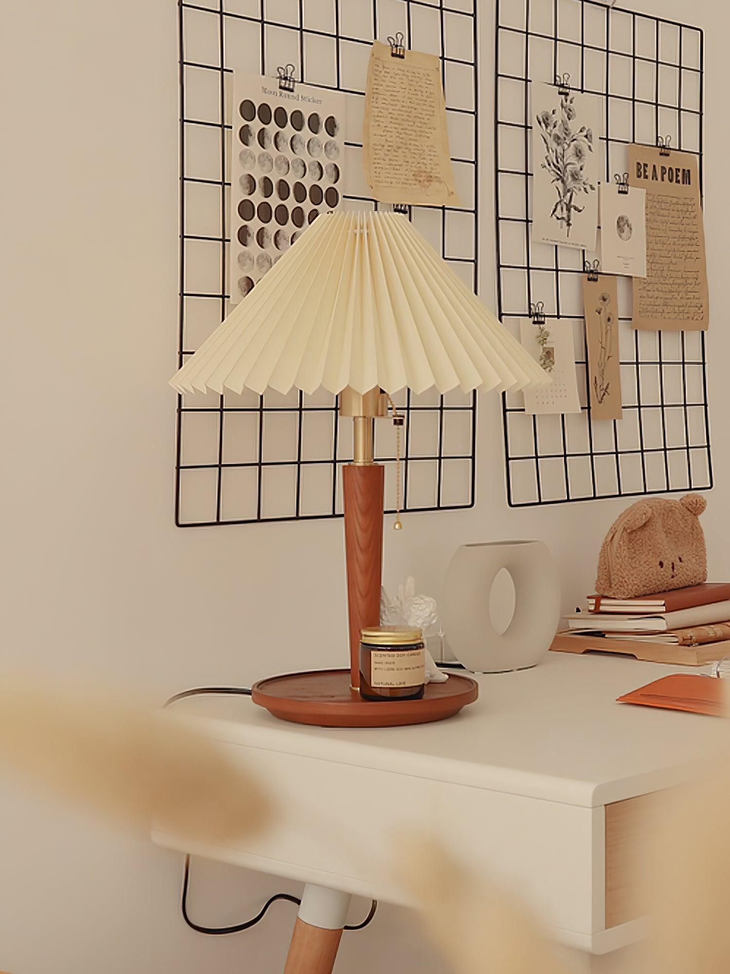 Nordic Retro Pleated Fabric Wooden Table Lamp For Bedroom M375