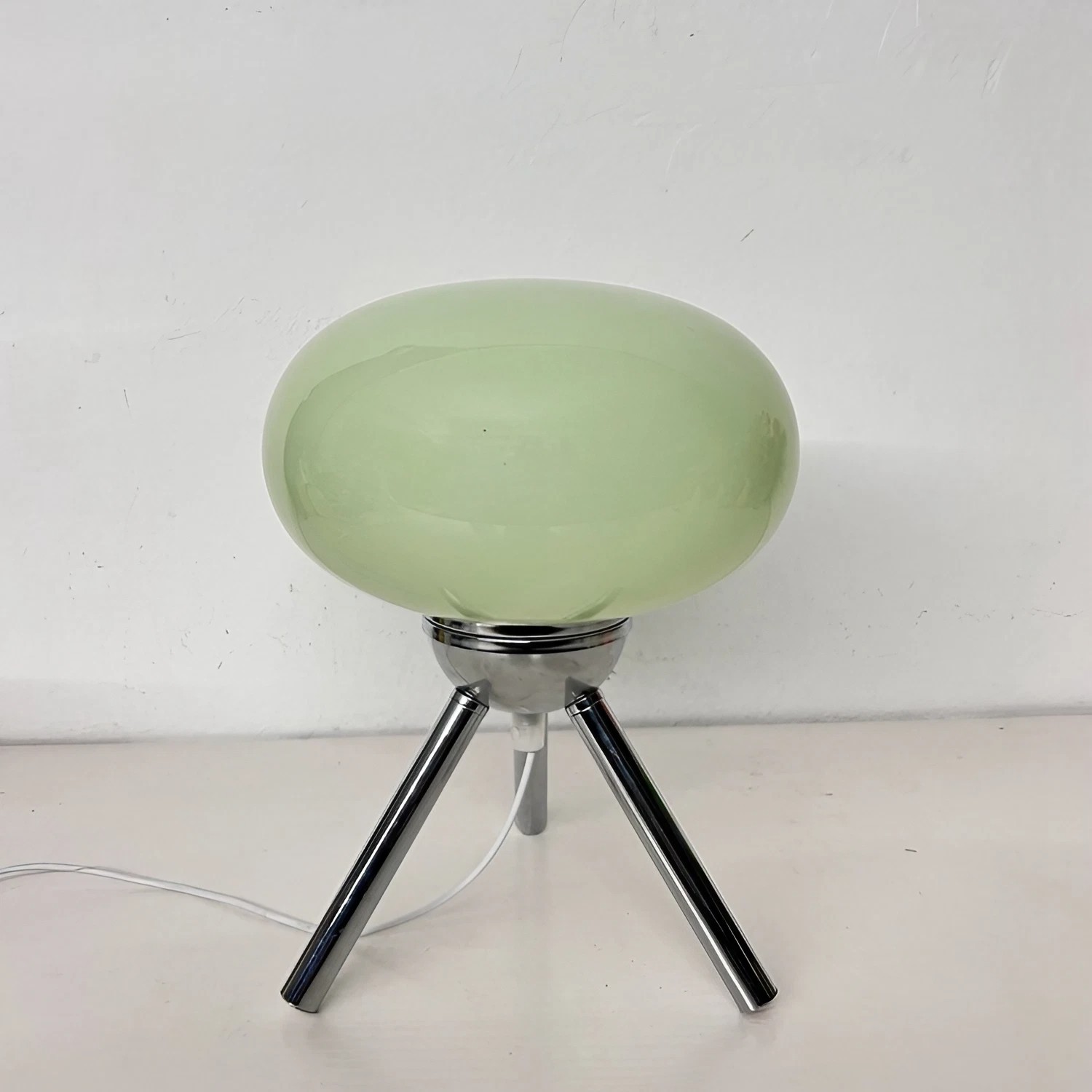 Bauhaus Tripod Glass Table Lamp S25