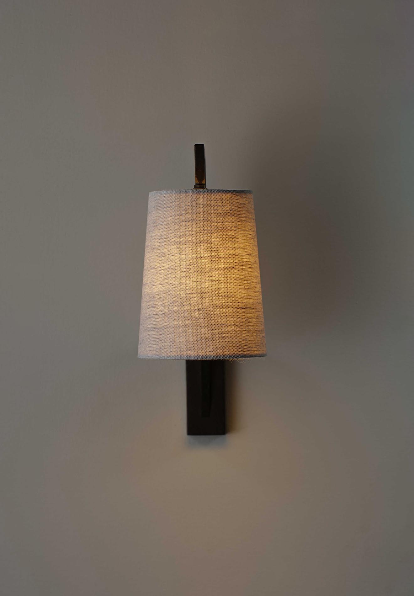 Monty Wall Lamp T1824