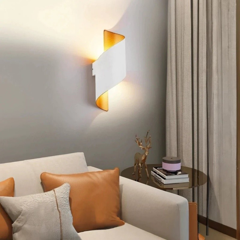 Modern Curl Twisted LED Wall Light M38