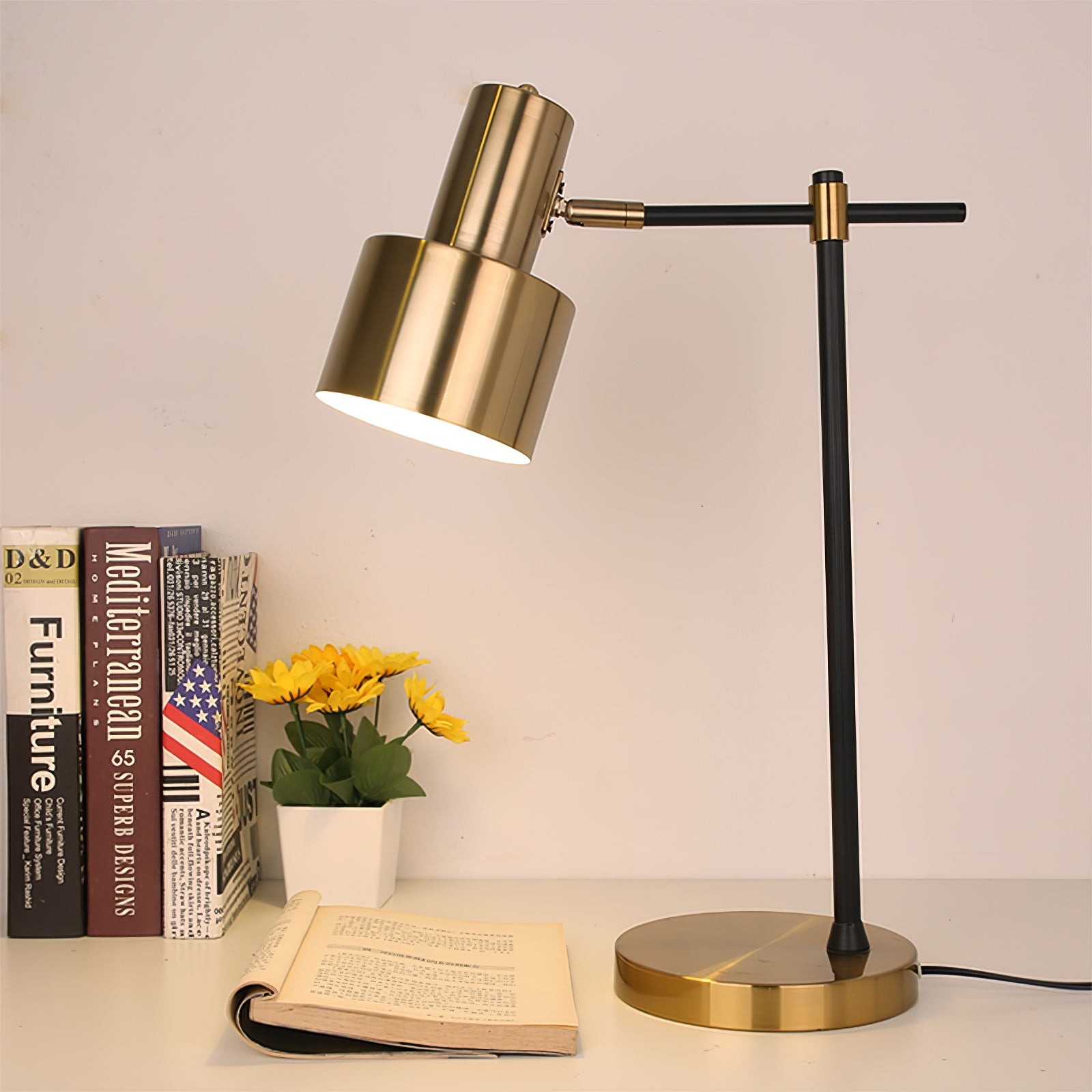 Metal Minimalist Art Deco Table Lamp M441