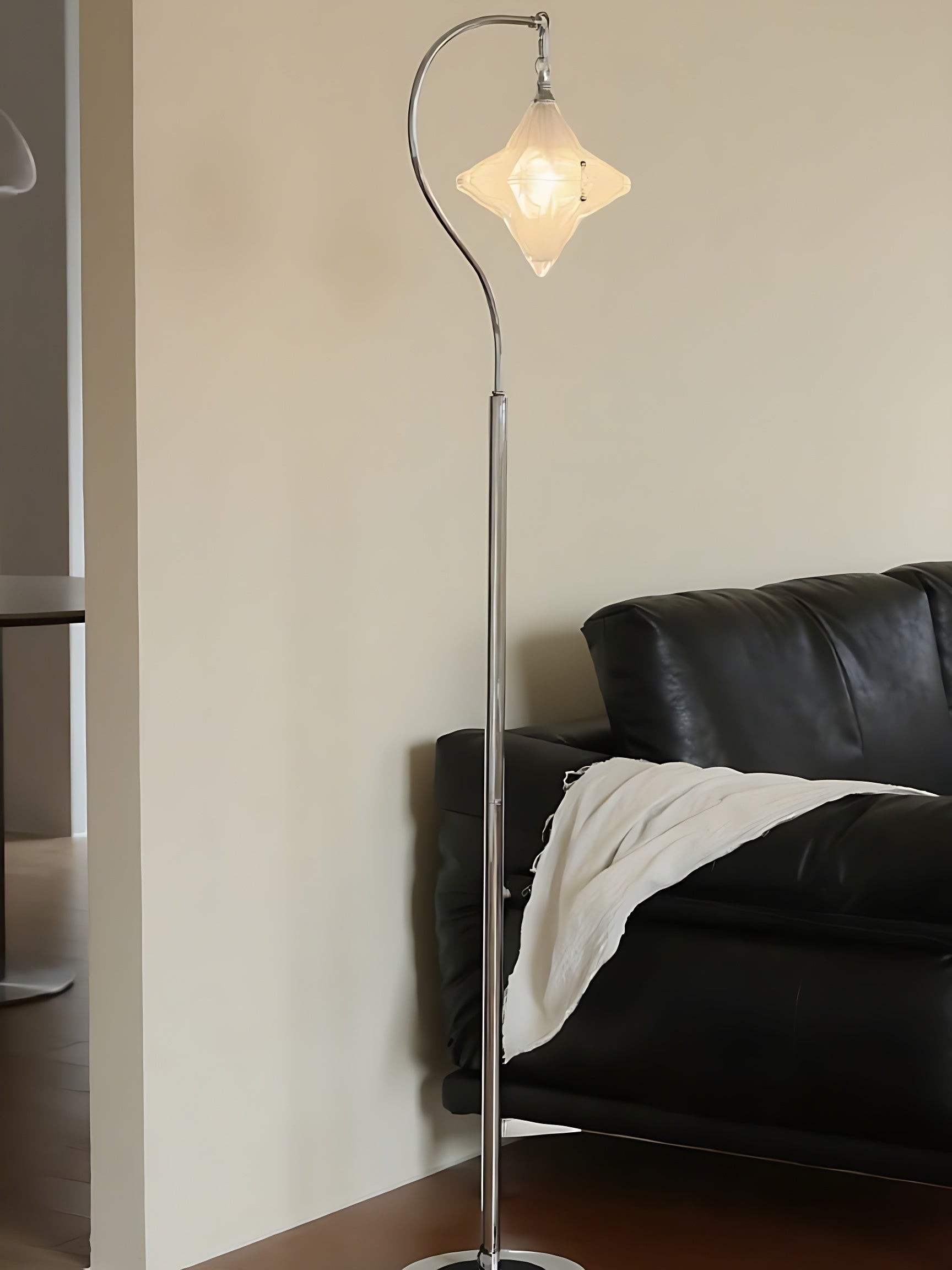 Art Deco Star Floor Lamp - Modern Standing Lamp for Living Spaces - Astris Orion T438
