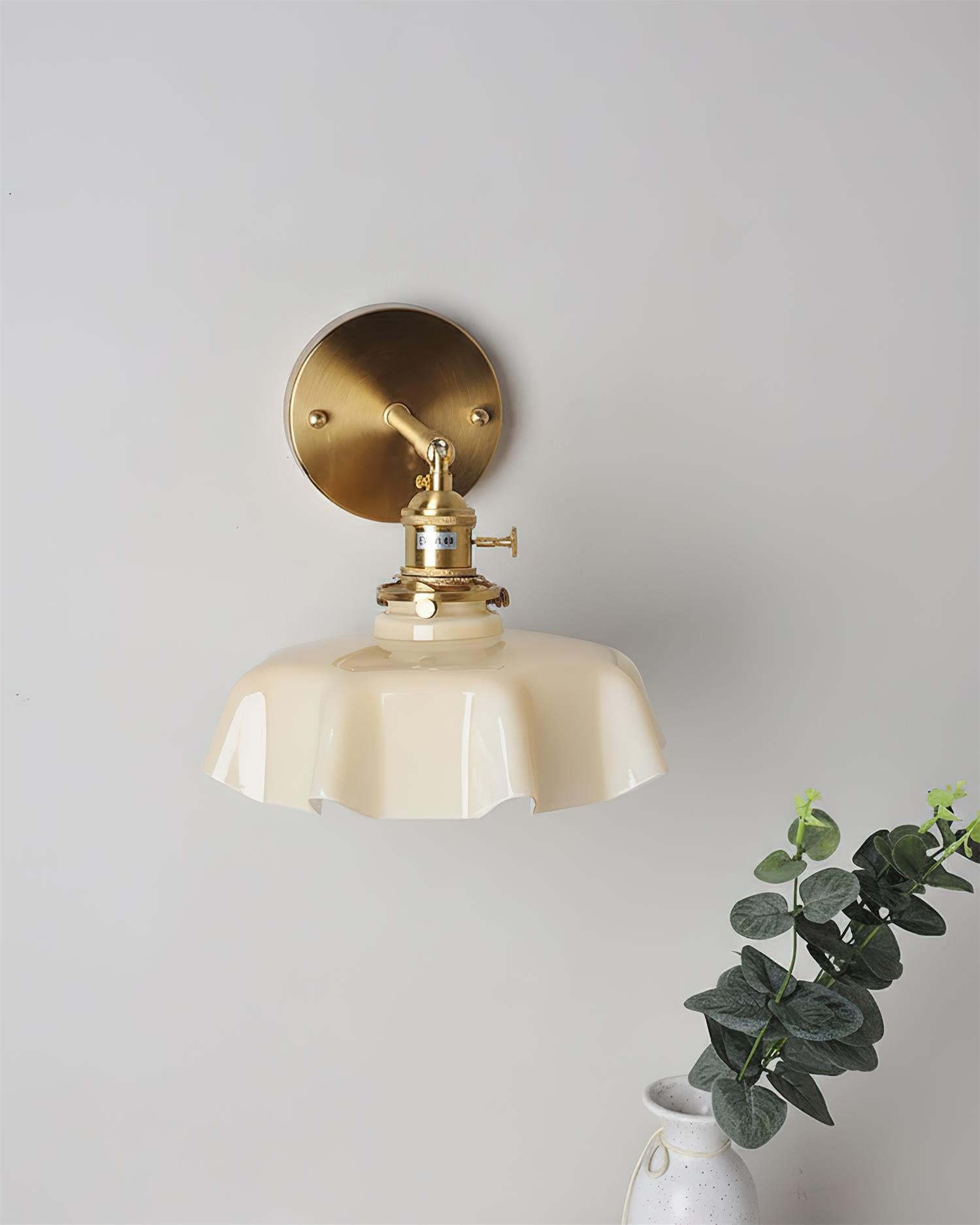 Skirted Ripple Wall Lamp T1470