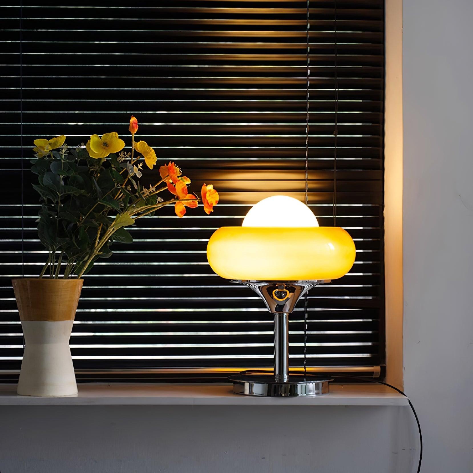 Vintage Cream Table Lamp for Bedroom M54