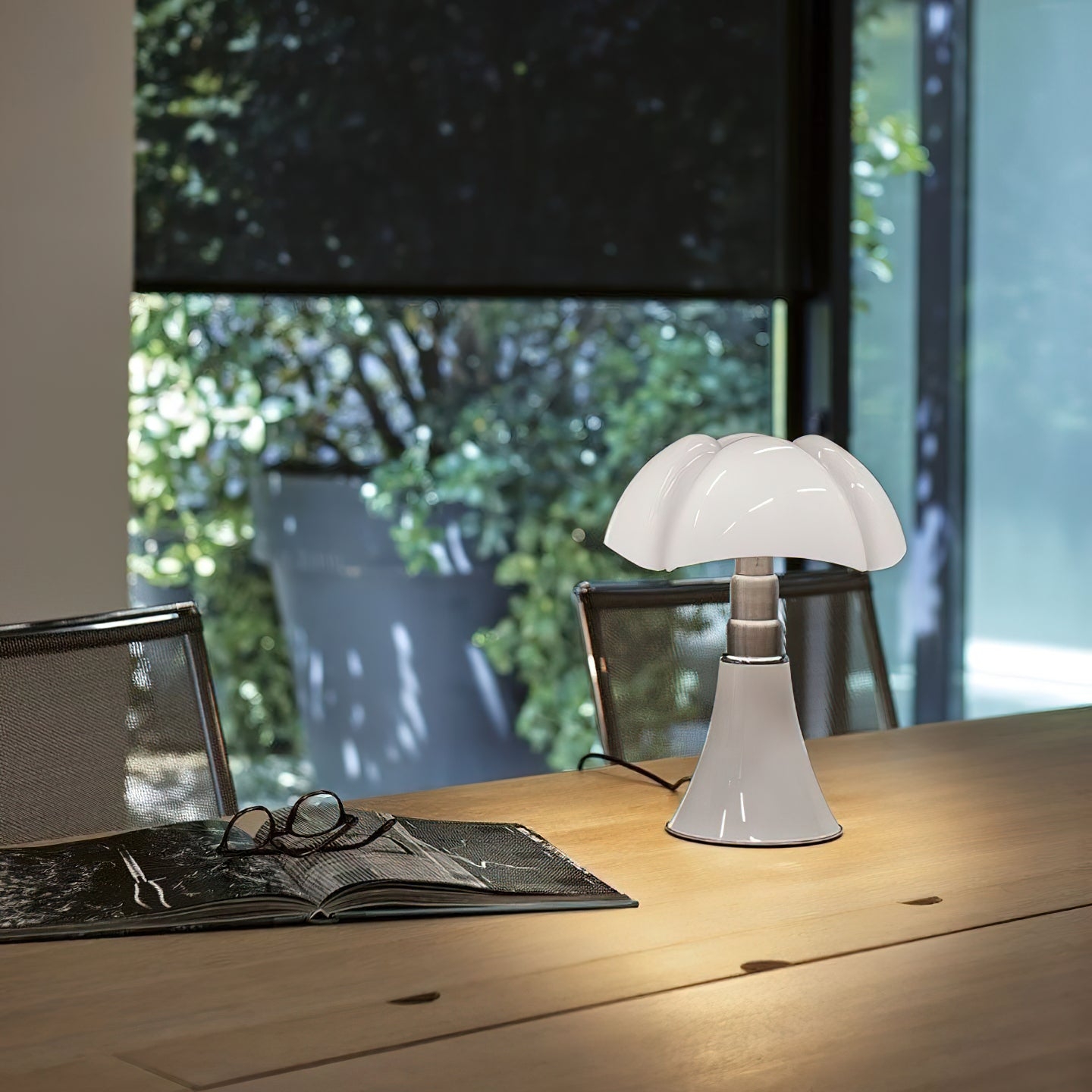 Petalica Table Lamp T1384