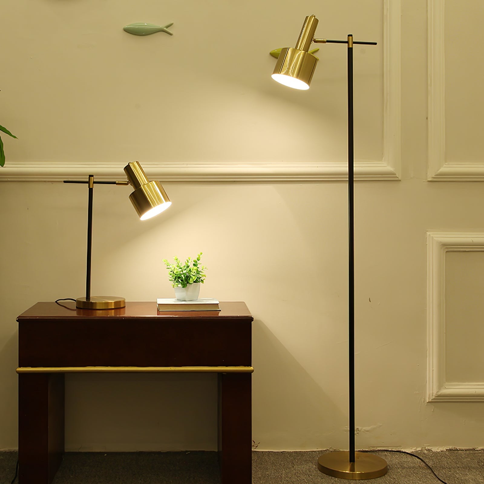 Metal Minimalist Art Deco Table Lamp M441