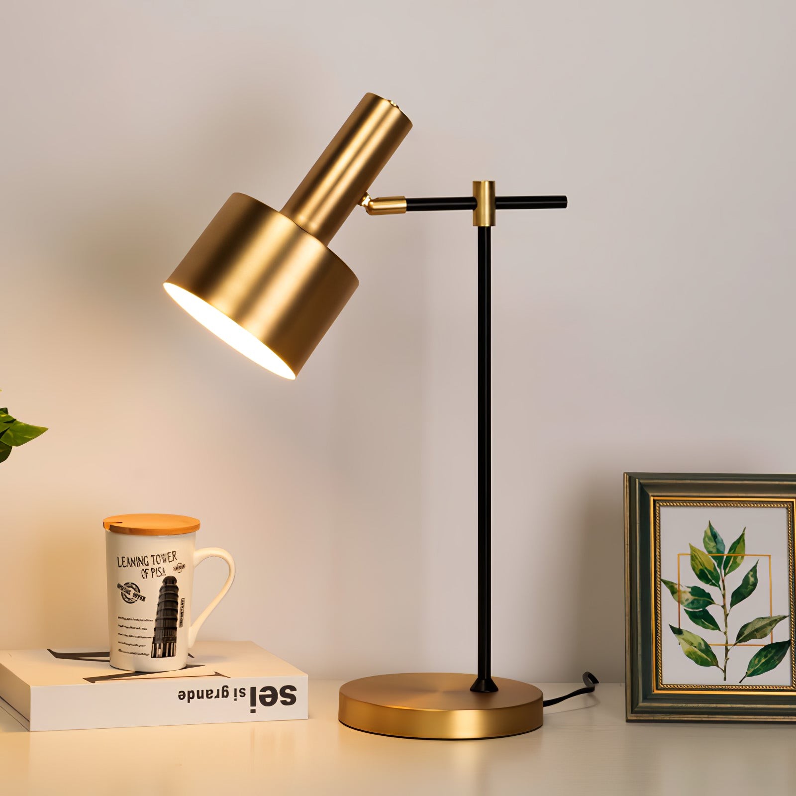 Metal Minimalist Art Deco Table Lamp M441