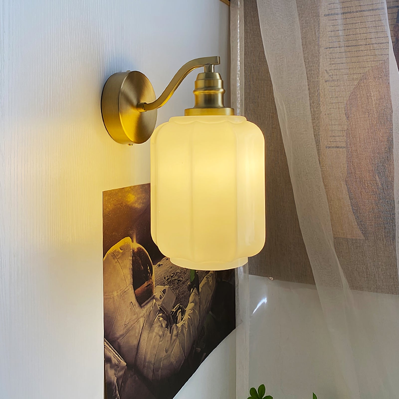Henry Plug In Wall Lamp T1266