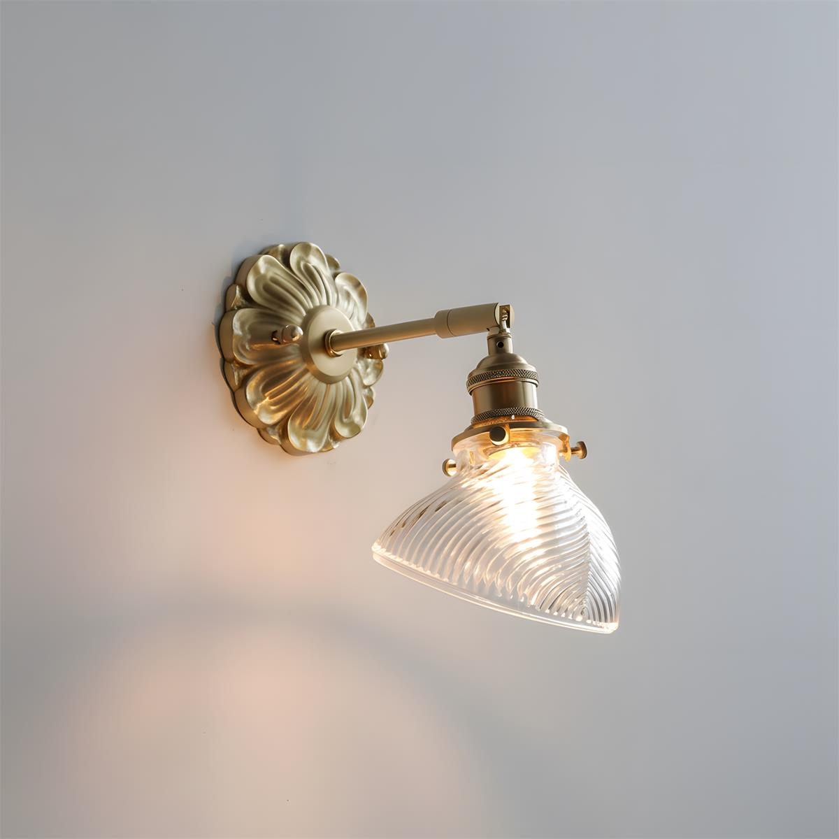 Nacre Petal Wall Lamp T1550