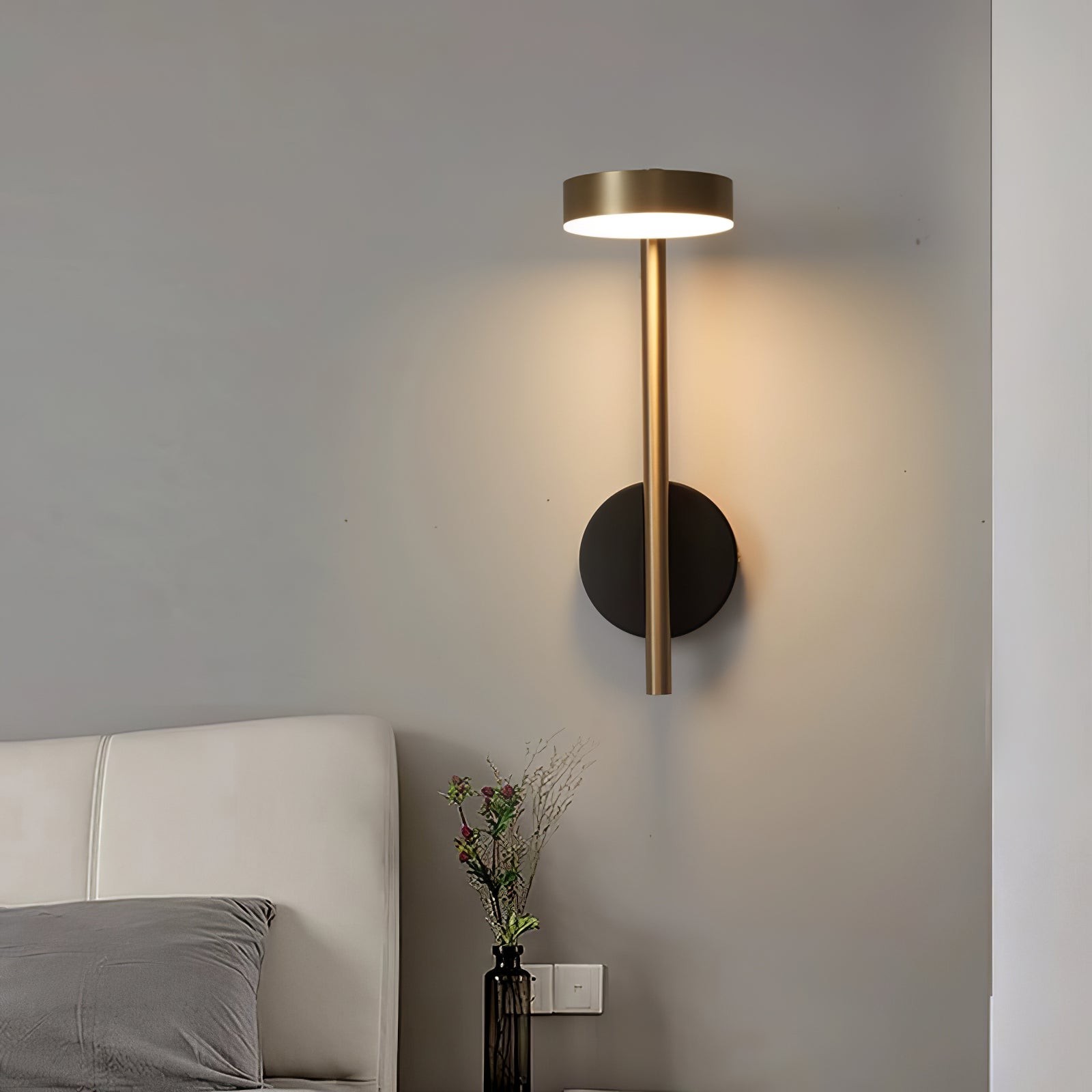 Italian Simple Round Metal Wall Lamp M557