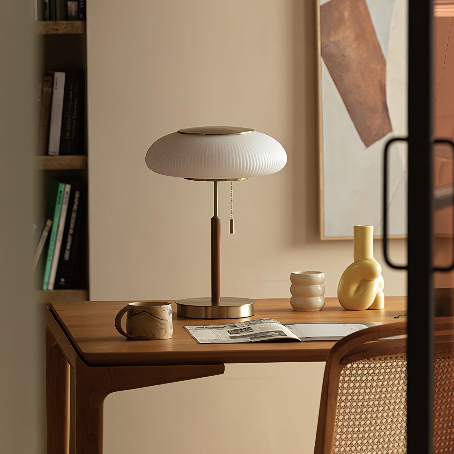 White Beautiful Luxury Fashion Metal Table Lamp M534