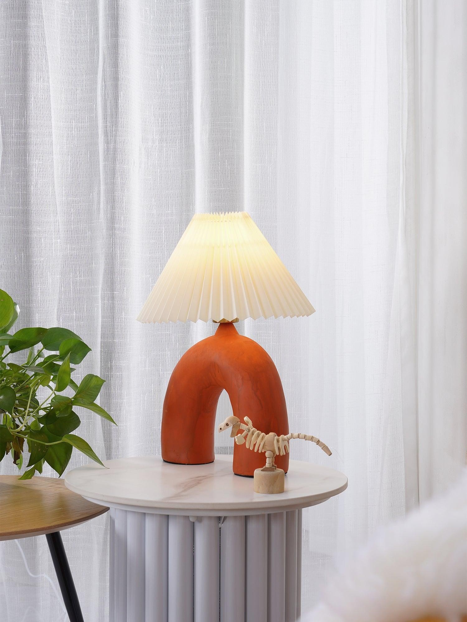 Arched Pleated Table Lamp M391