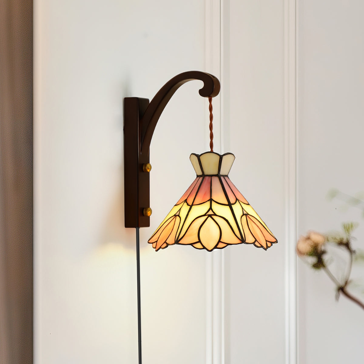 Serena Tiffany Plug In Wall Lamp T1284