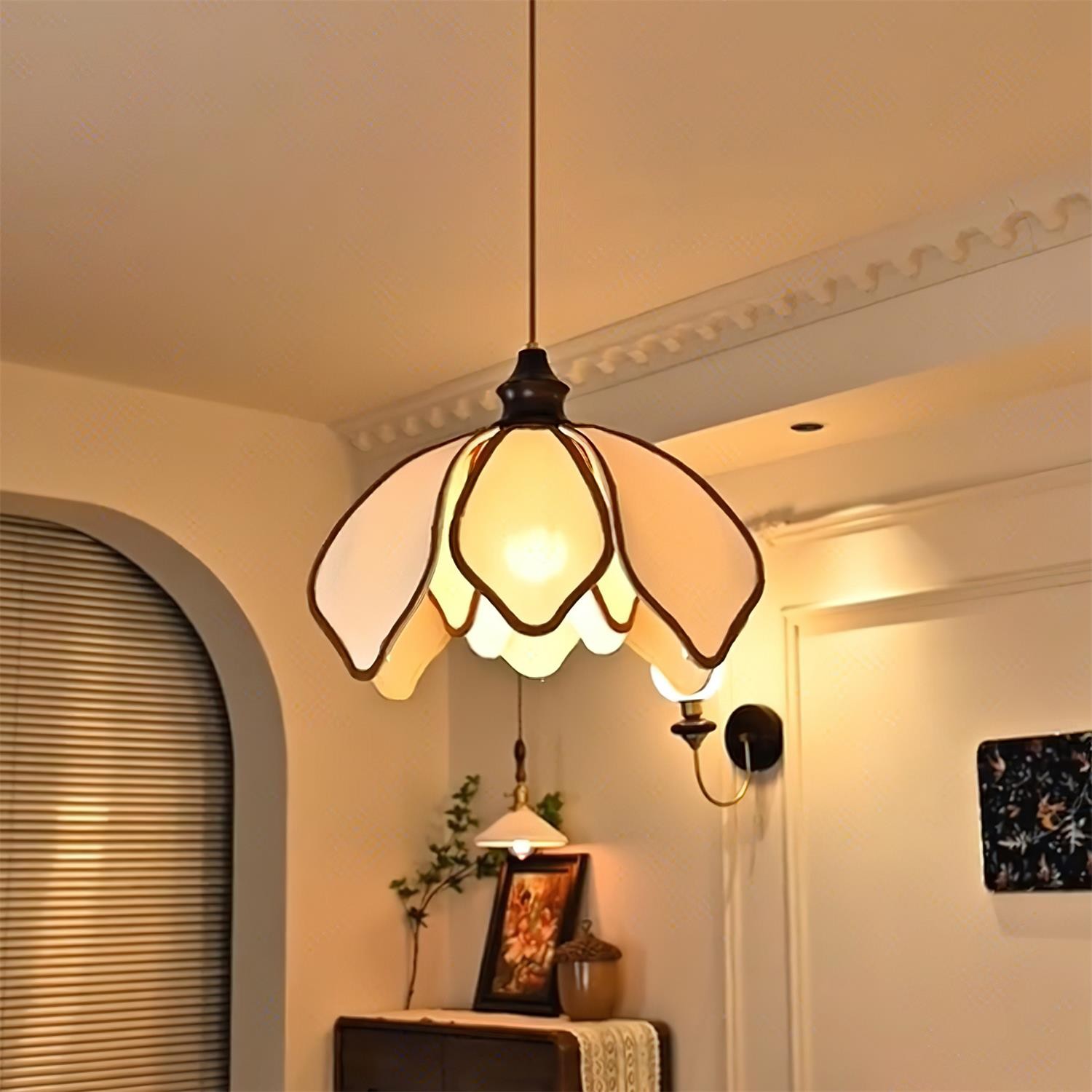 Vintage Cream Petal Pendant Lamp M122