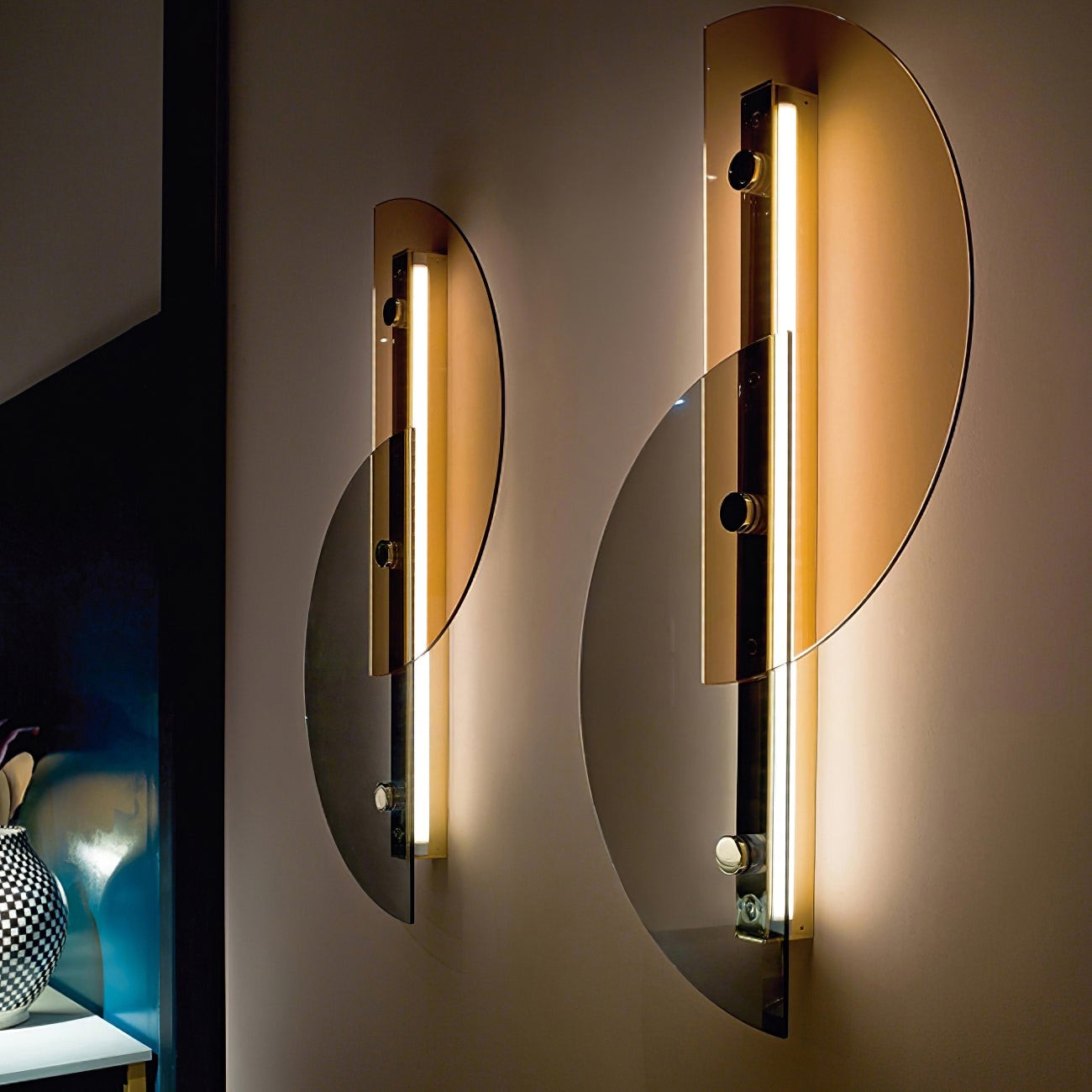 Simple Fan-Shaped Glass Arc Wall Lamp M21