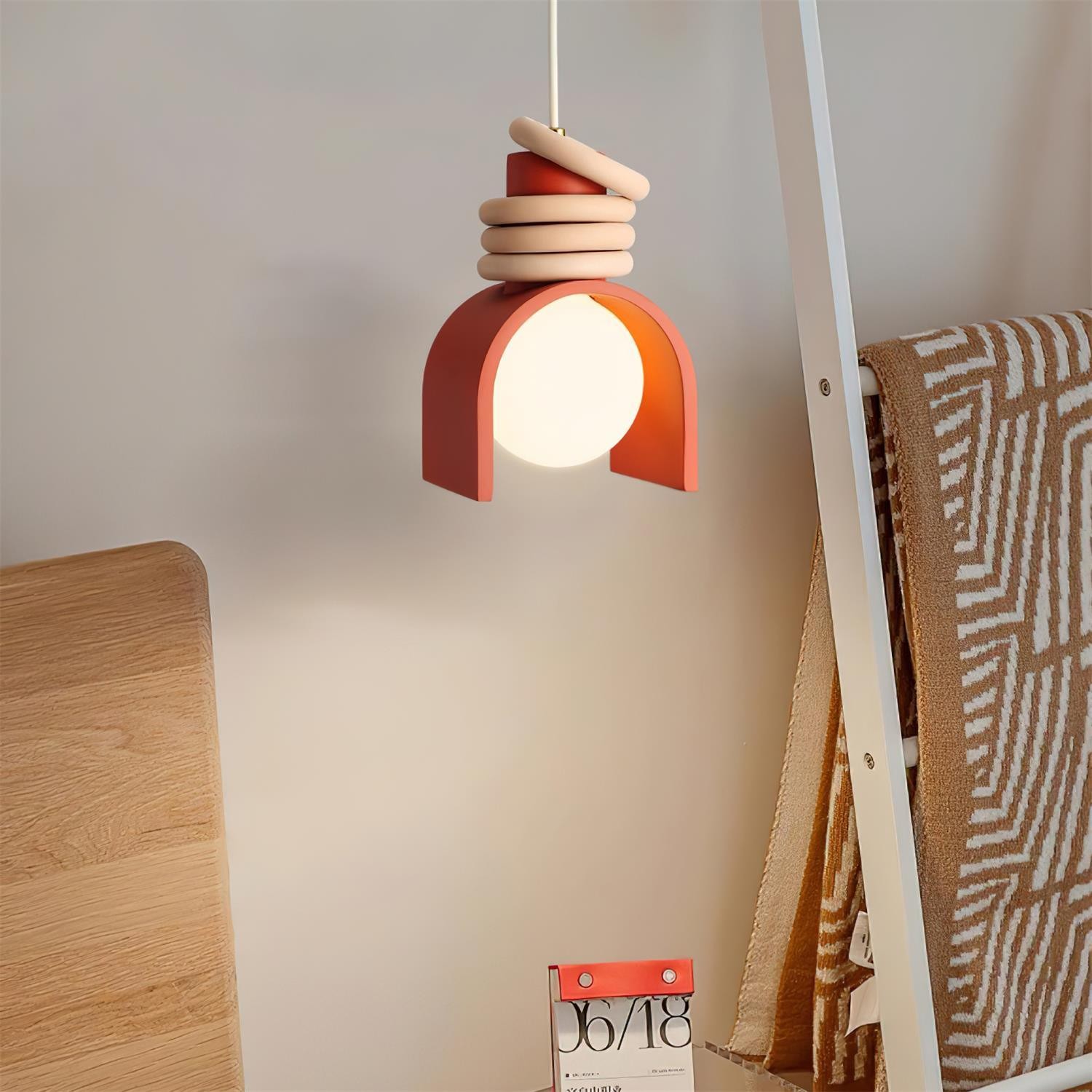 Modern Creative Resin Pendant Light M92
