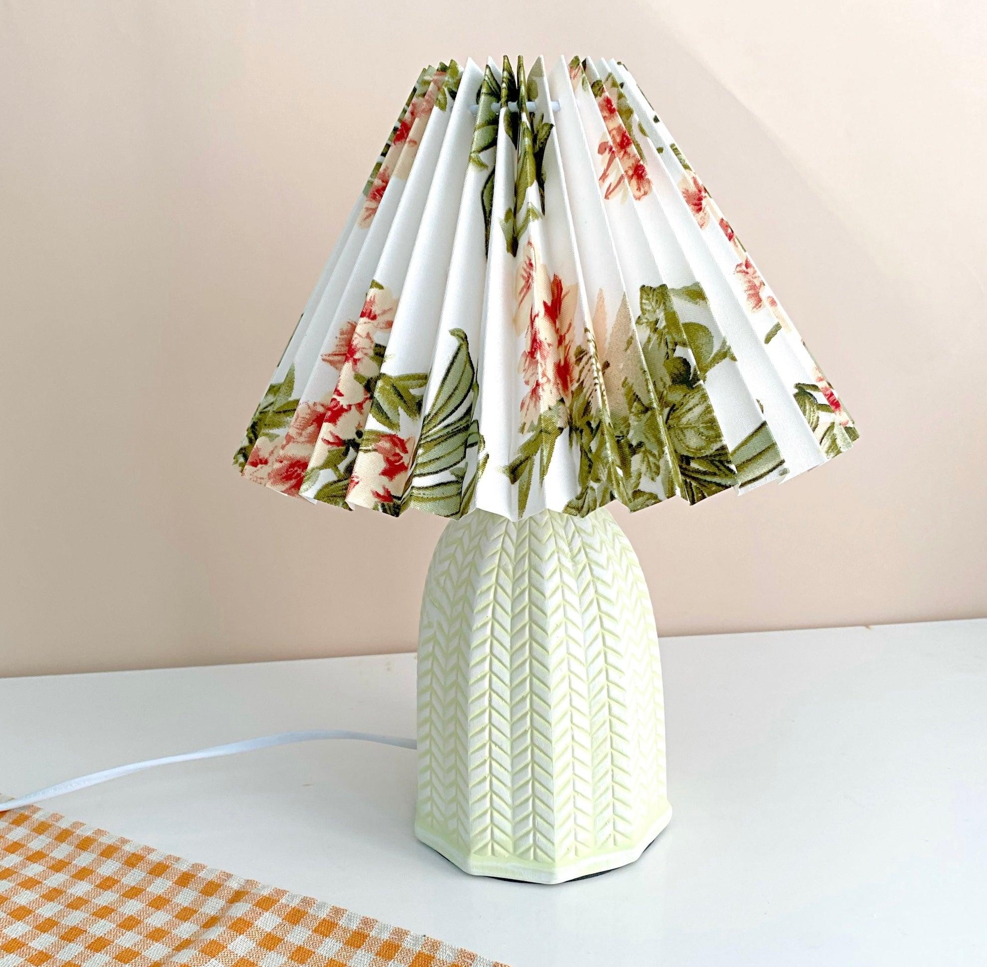 Vintage Pleated Table Lamp M206