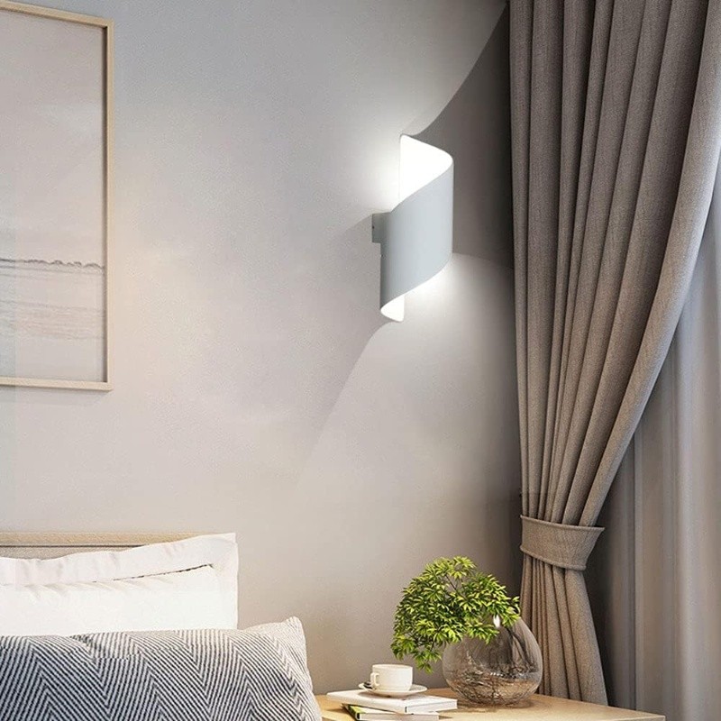 Modern Curl Twisted LED Wall Light M38
