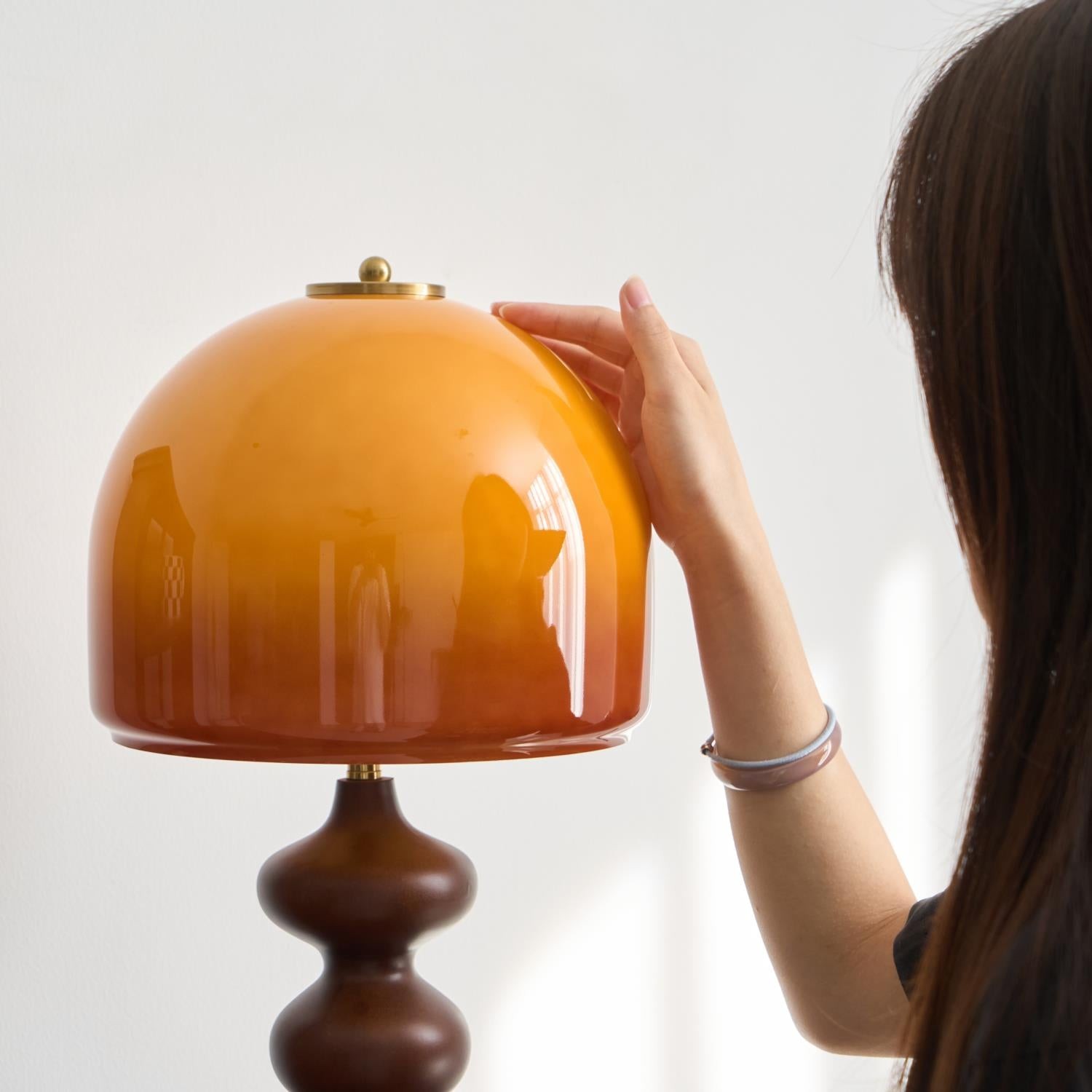 Vintage Amber Glass Lampshade Wooden Base Table Lamp P077