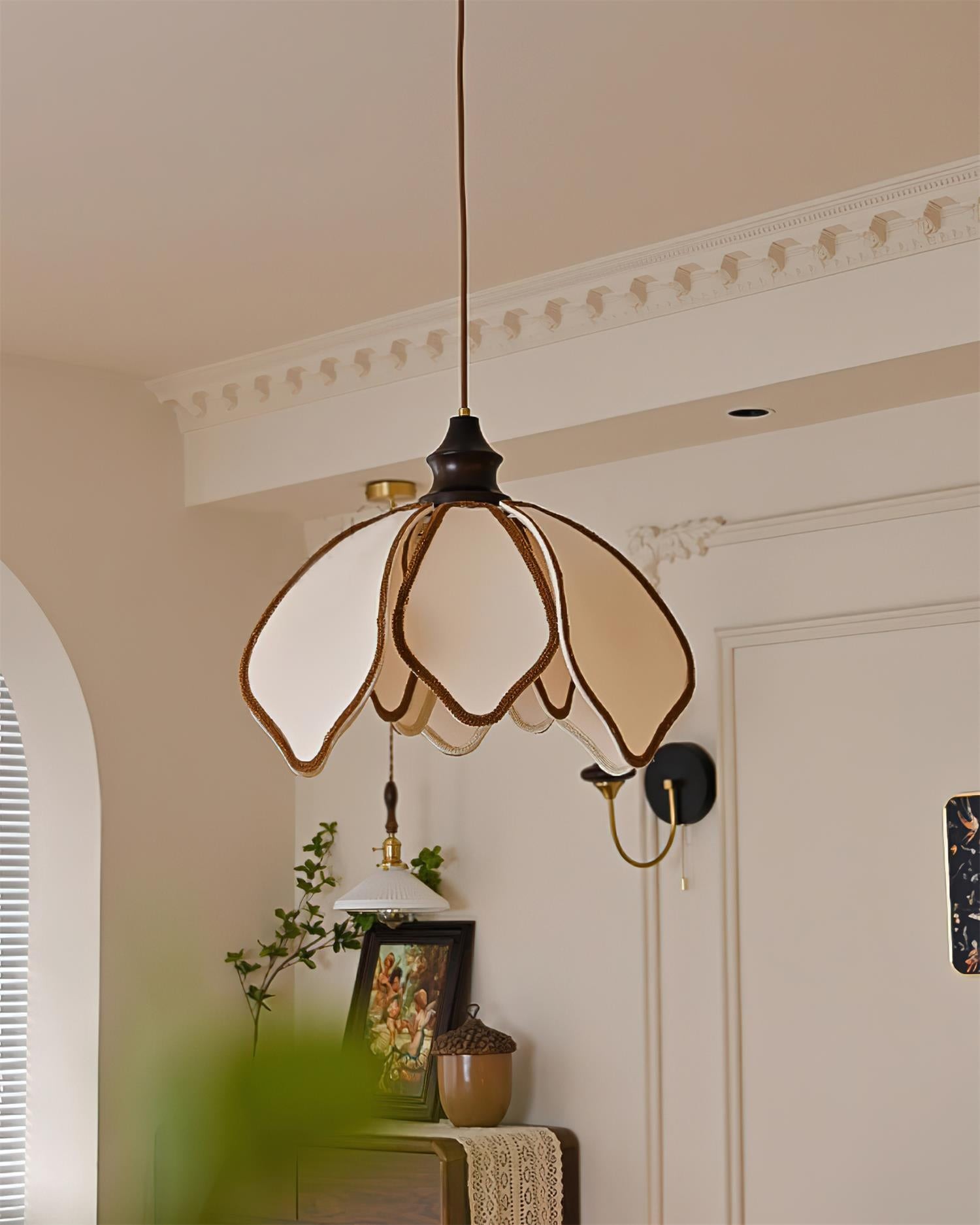 Vintage Cream Petal Pendant Lamp M122
