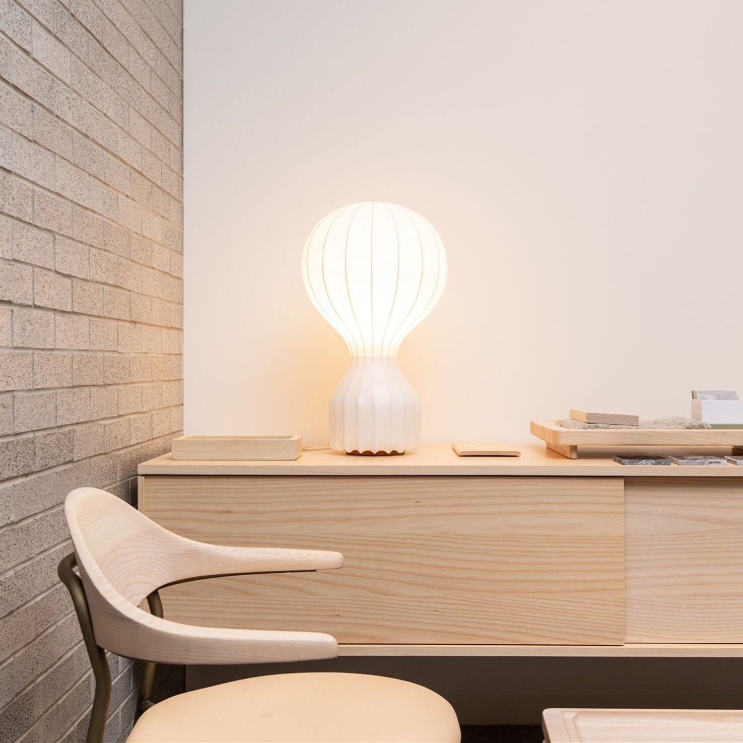 Gatto Table Lamp