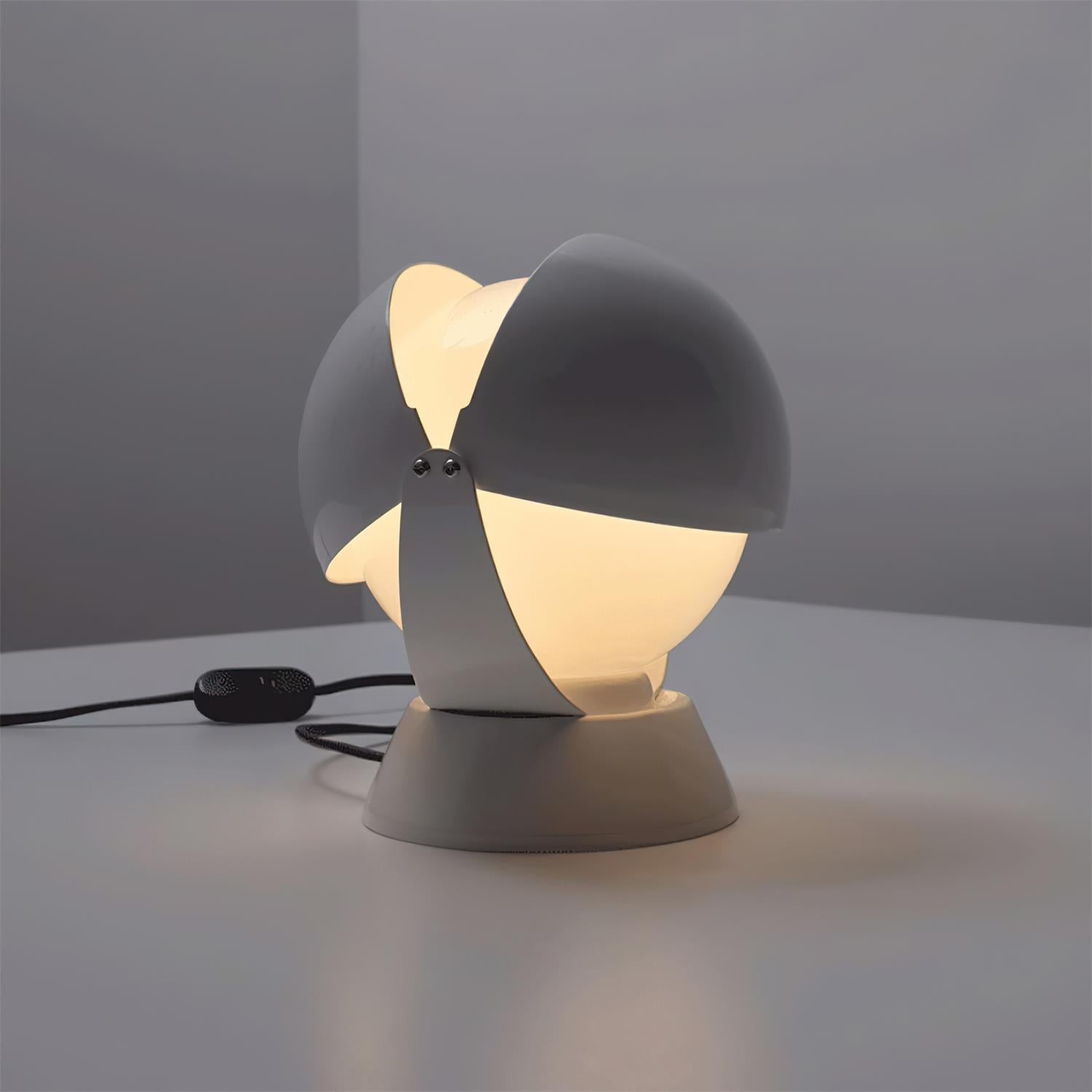 Modern Creative Metal Spherical Table Lamp for Kids Room M241