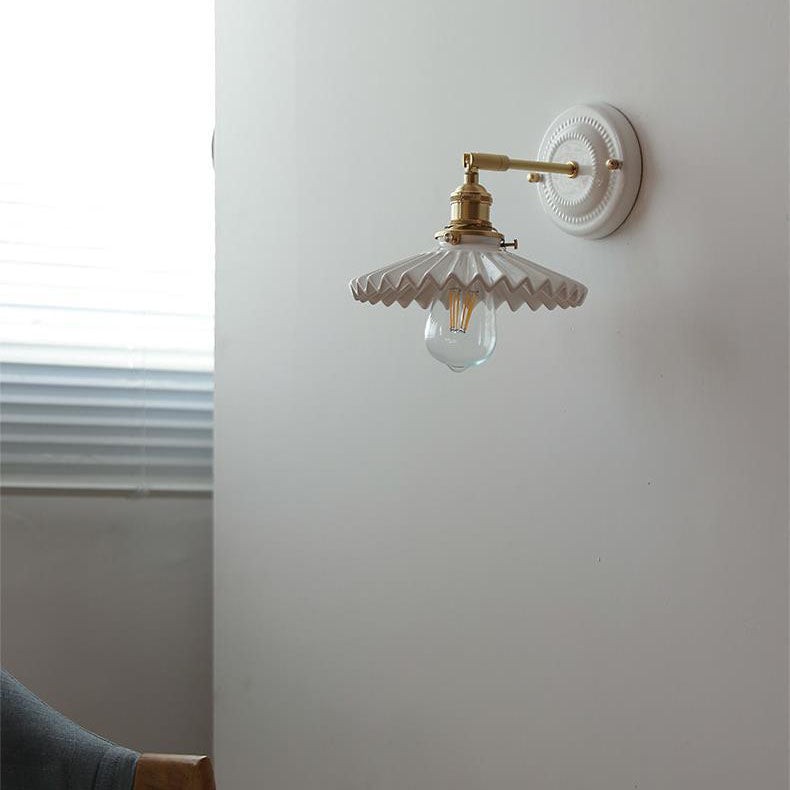 Vintage Ceramic & Brass Wall Sconce – Elegant Lighting for Bedrooms & Hallways T265