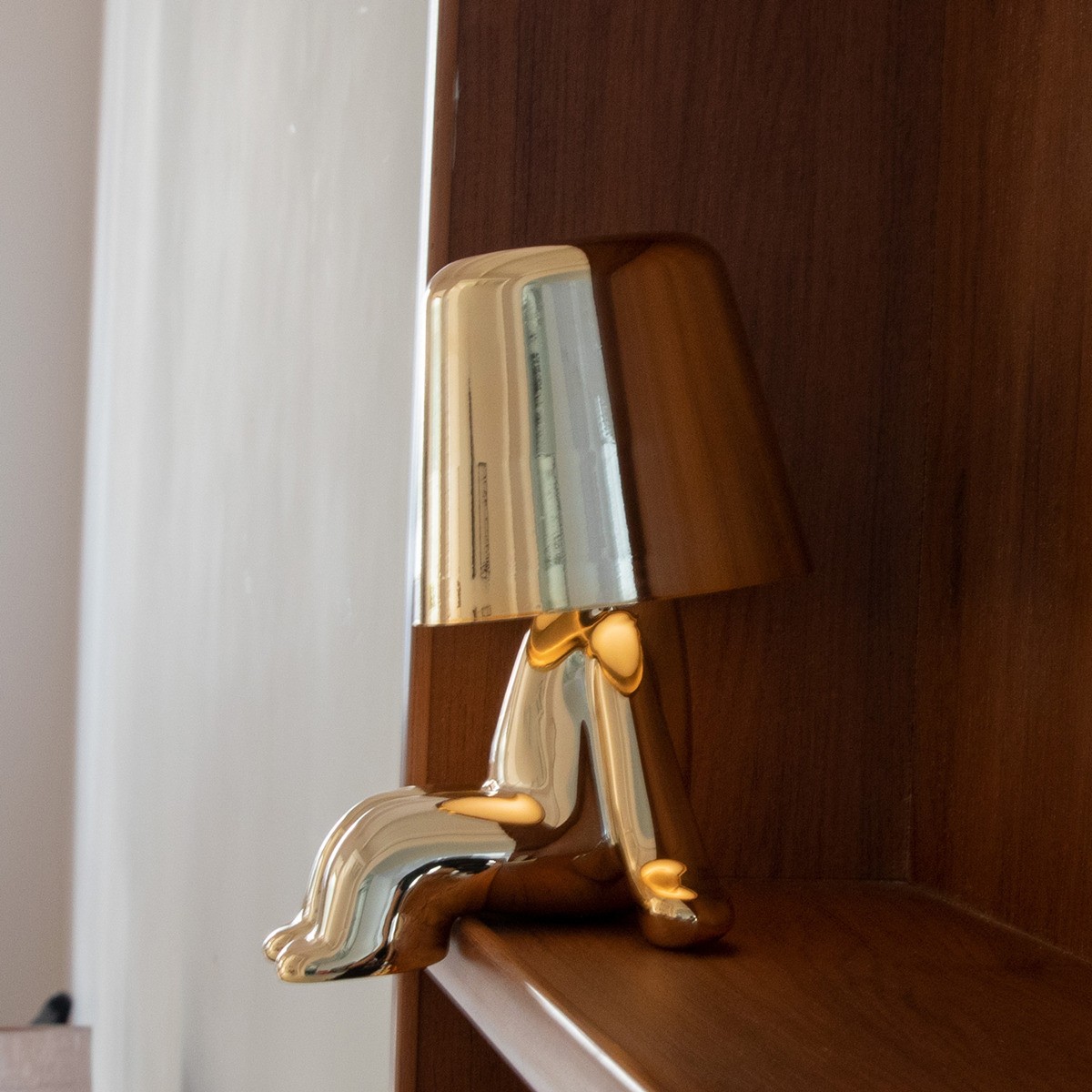 Aurabrova Human Figure Table Lamp - Modern Sculptural Design for Living Room
