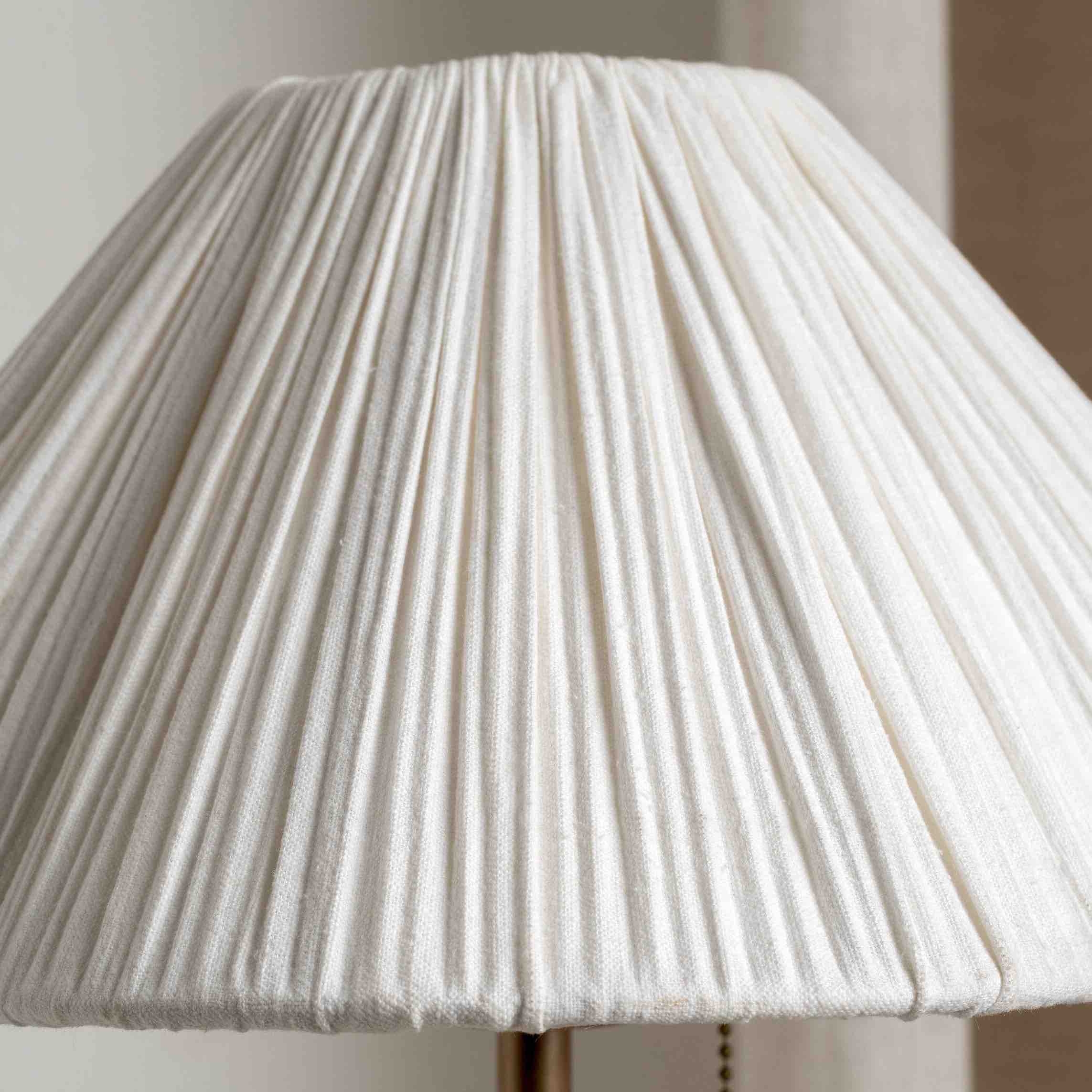 Blossine Pleated Shade Table Lamp – Classic Living Room Lighting T444