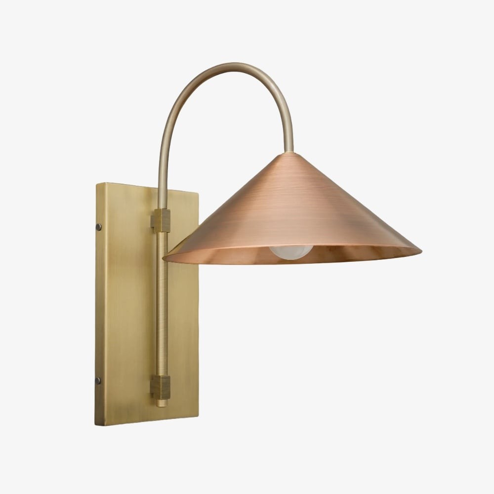 Conique Metal Minimalist Wall Sconce - Sculptural Brass Arch Light for Modern Interiors T400