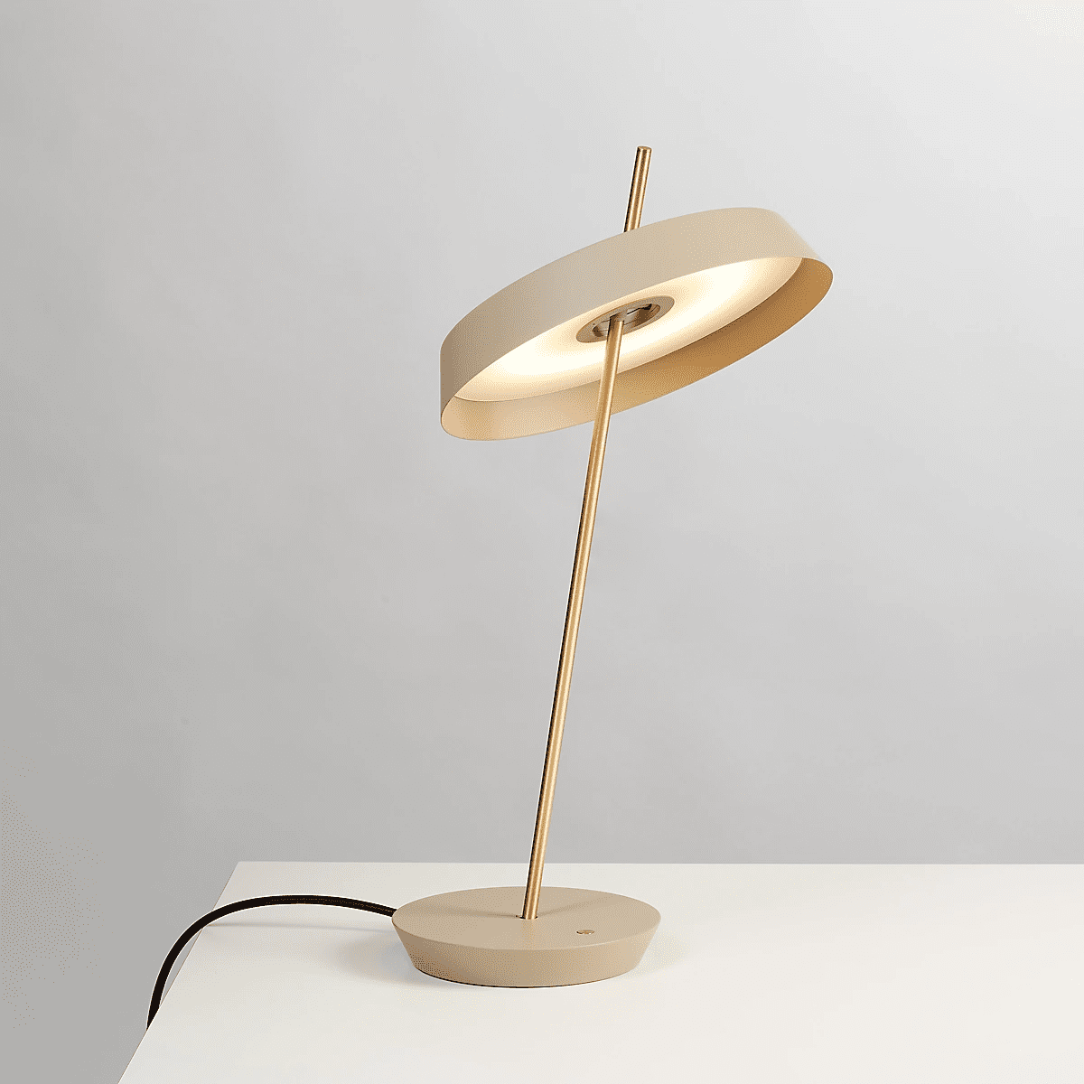 Modern Art Decor Table Lamp For Living Room M240