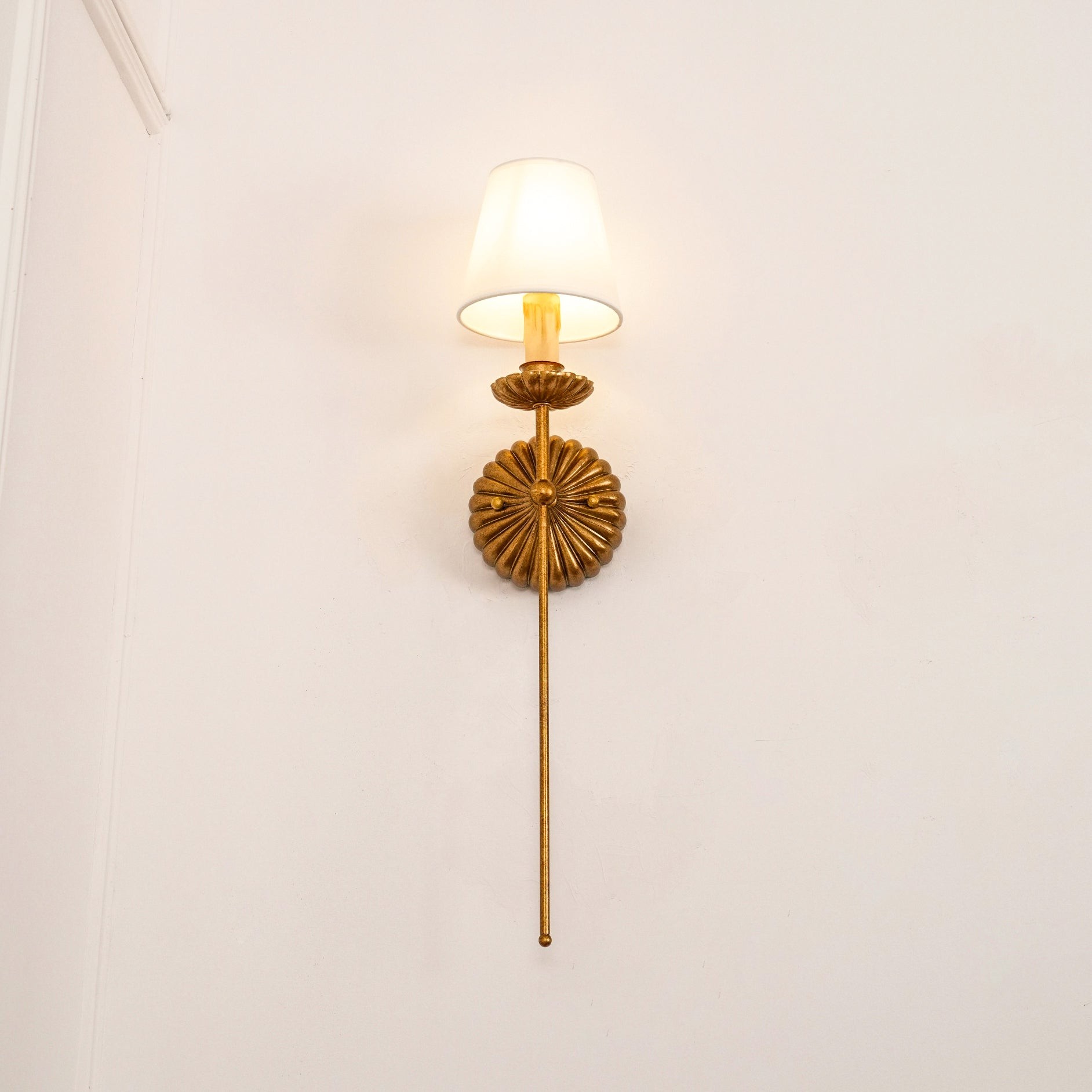 Catina Industrial Metal Grid Wall Lamp – Modern Sconce for Living Room T059