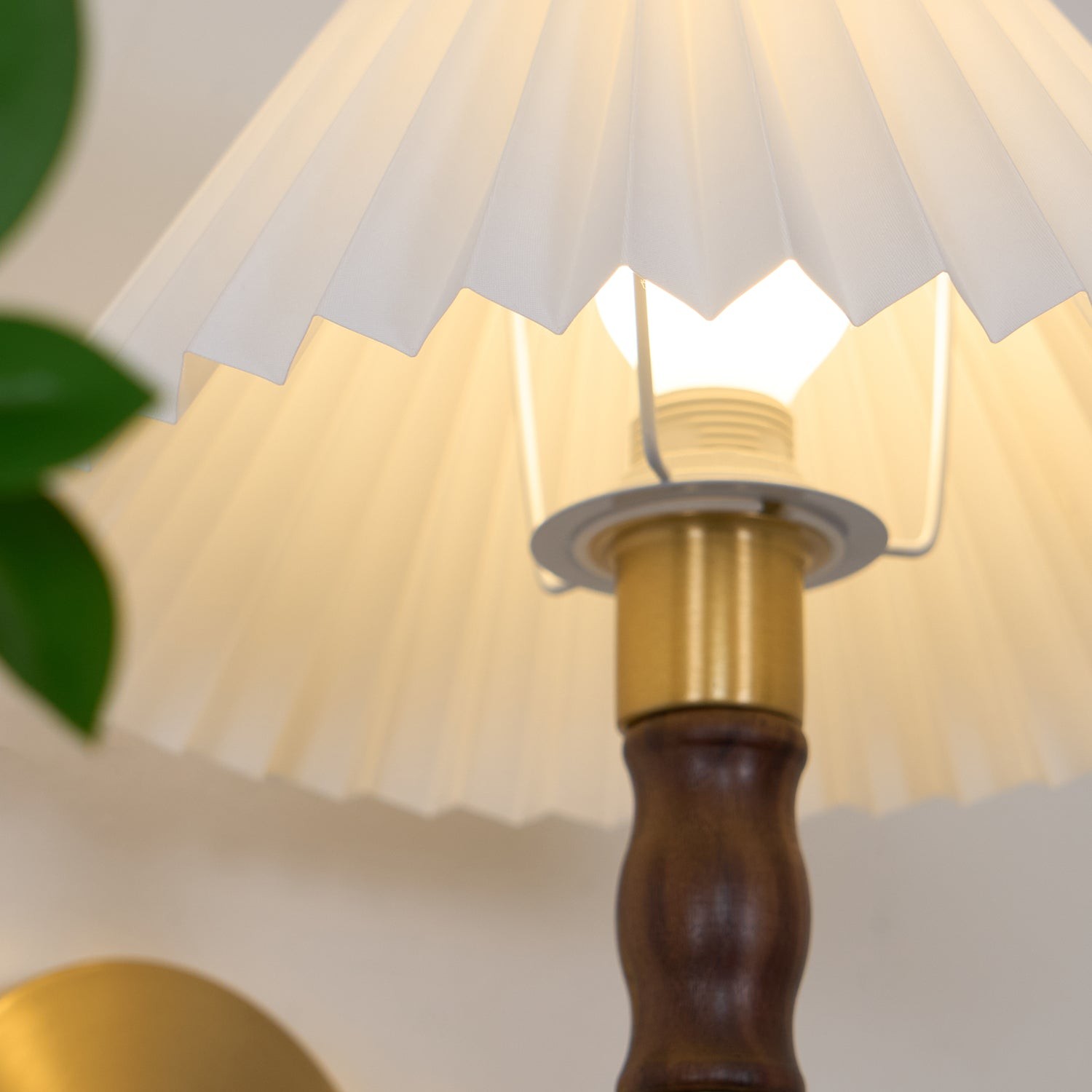 Japanese Retro Walnut Atmosphere Wall Light For Bedroom M330