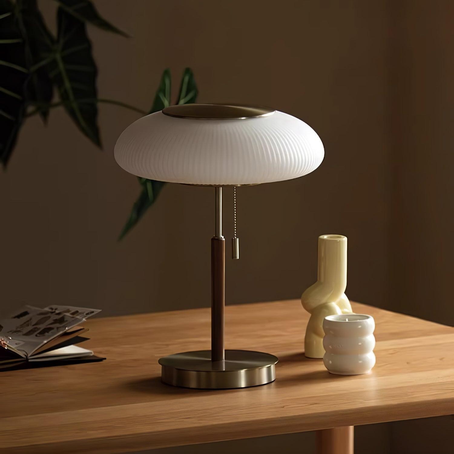 White Beautiful Luxury Fashion Metal Table Lamp M534