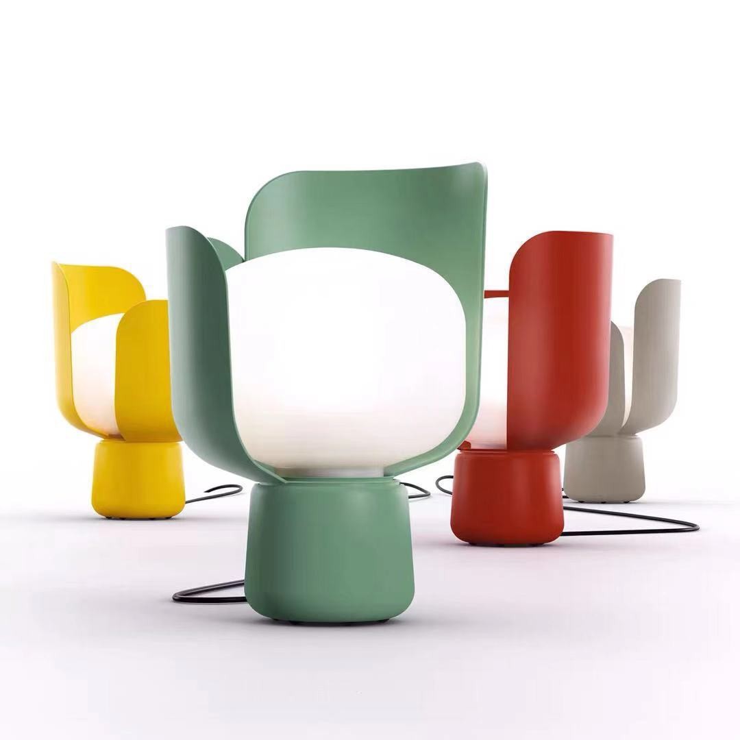 Blom Petal Glass Table Lamp