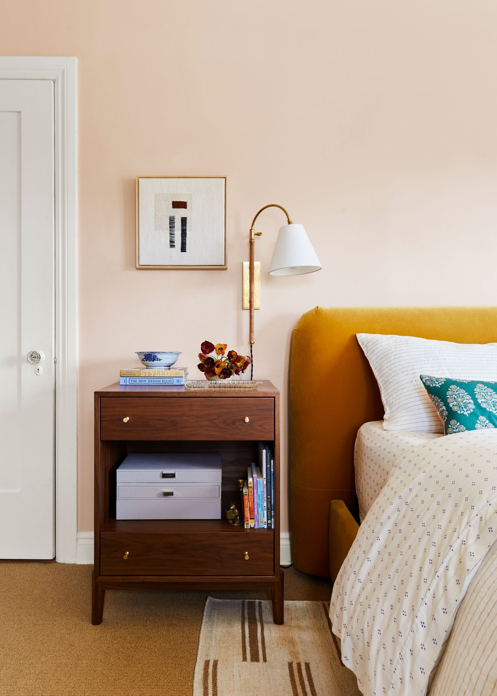 Curves Plug-In Sconce T1819