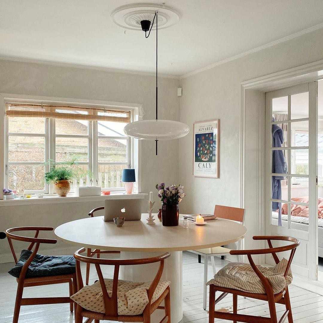 Modern Oval Pendant Light – Metal and Acrylic Pendant Lamp for Living Room