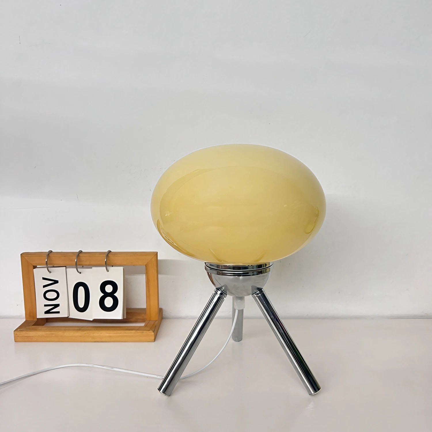 Bauhaus Tripod Glass Table Lamp S25