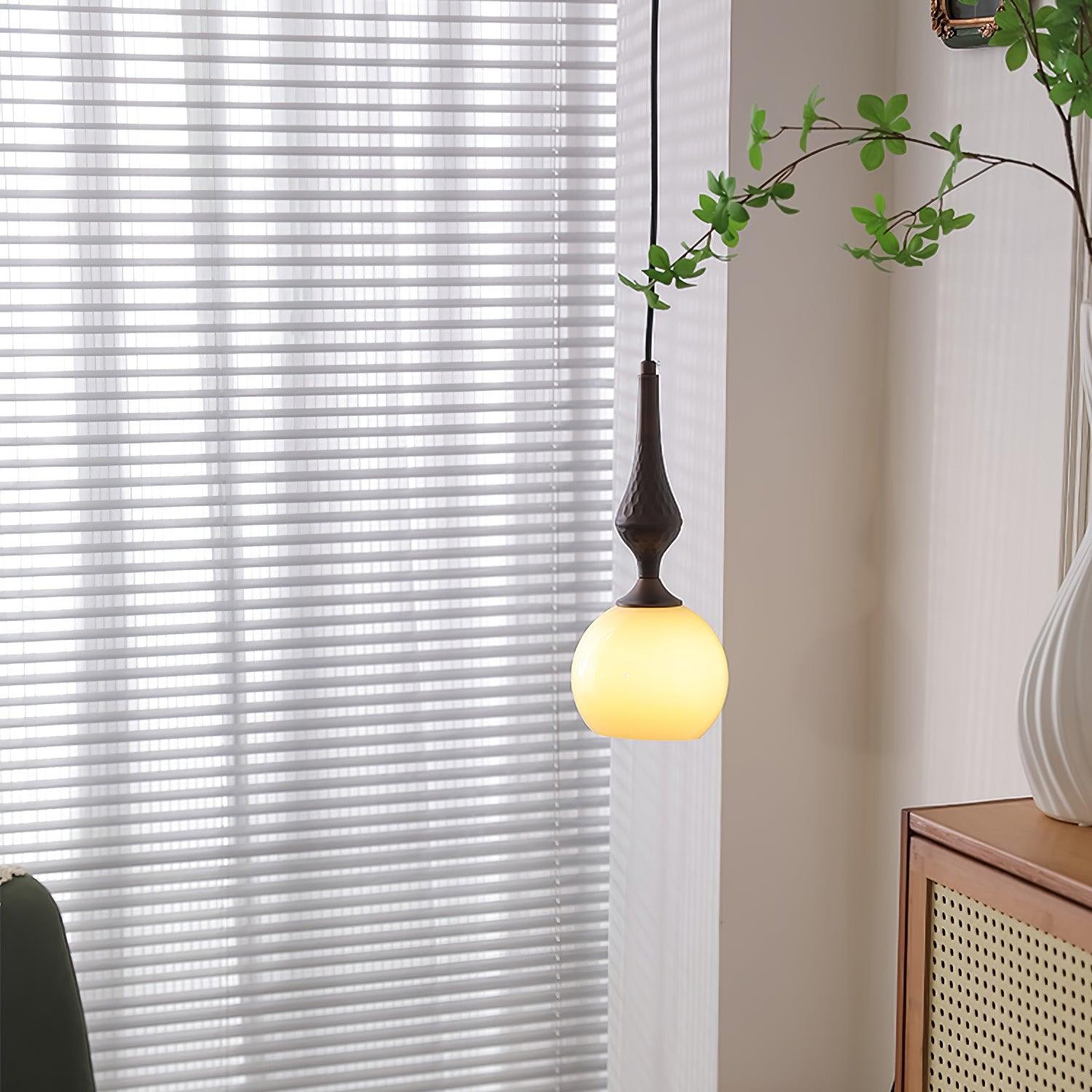 Modern Simple Cream Smooth Small Pendant Lamp M163