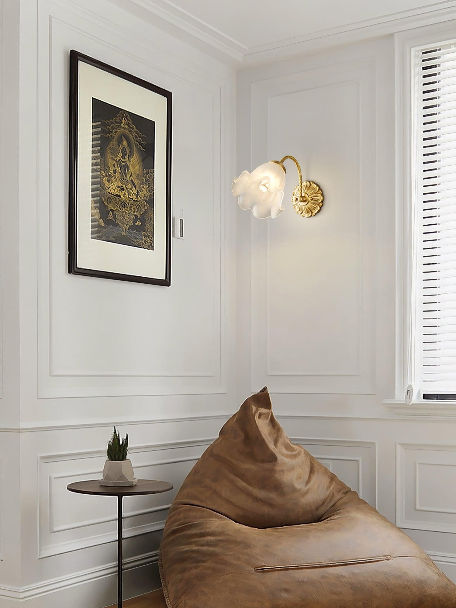 Nordic Modern Retro Elegant Flower Brass Glass Wall Lamp M386