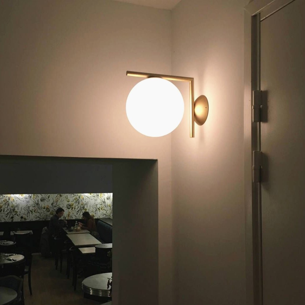Iscalia Wall/Ceiling Light – Globe Design for Living Room