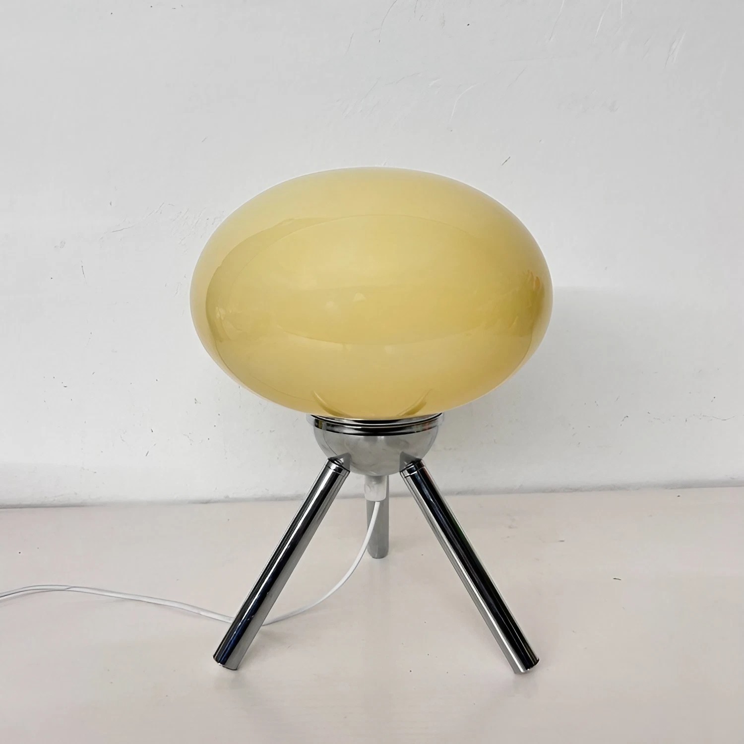 Bauhaus Tripod Glass Table Lamp S25