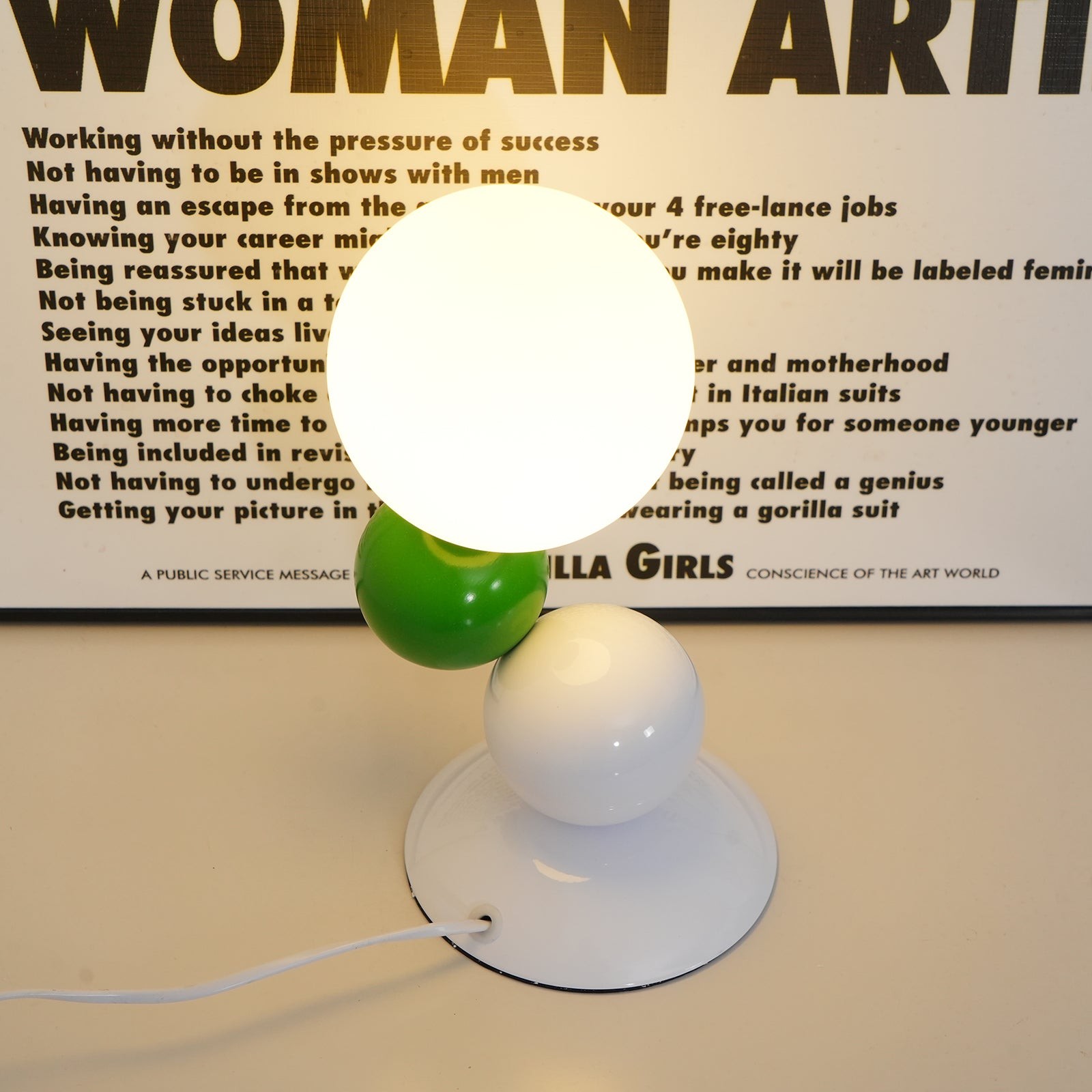 Colorful Design Acrylic Ball Table Lamp M101