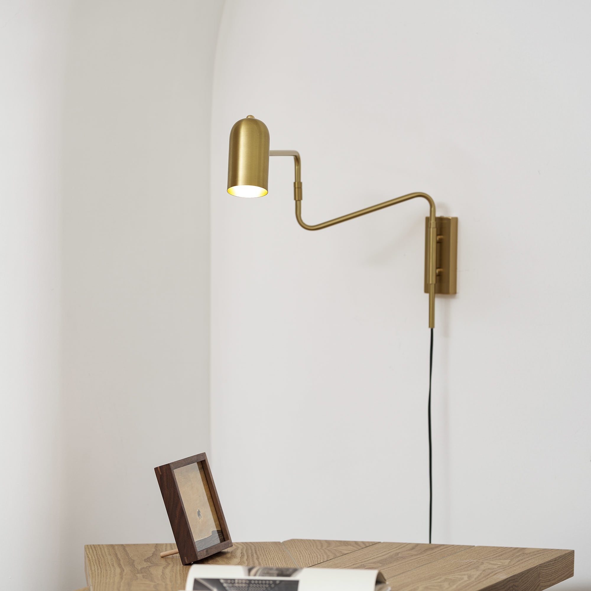 Adjustable Arm Plug In Wall Lamp T1595