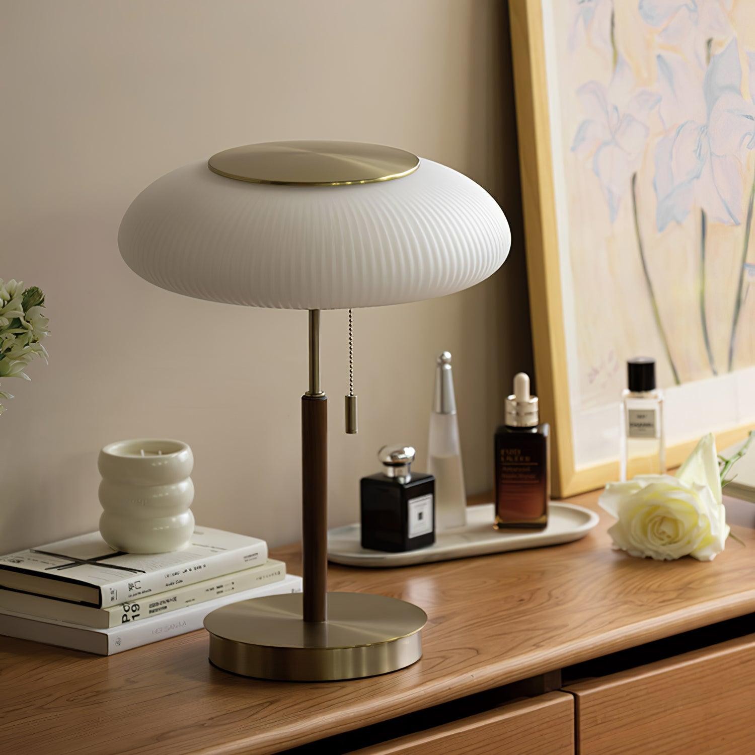 White Beautiful Luxury Fashion Metal Table Lamp M534
