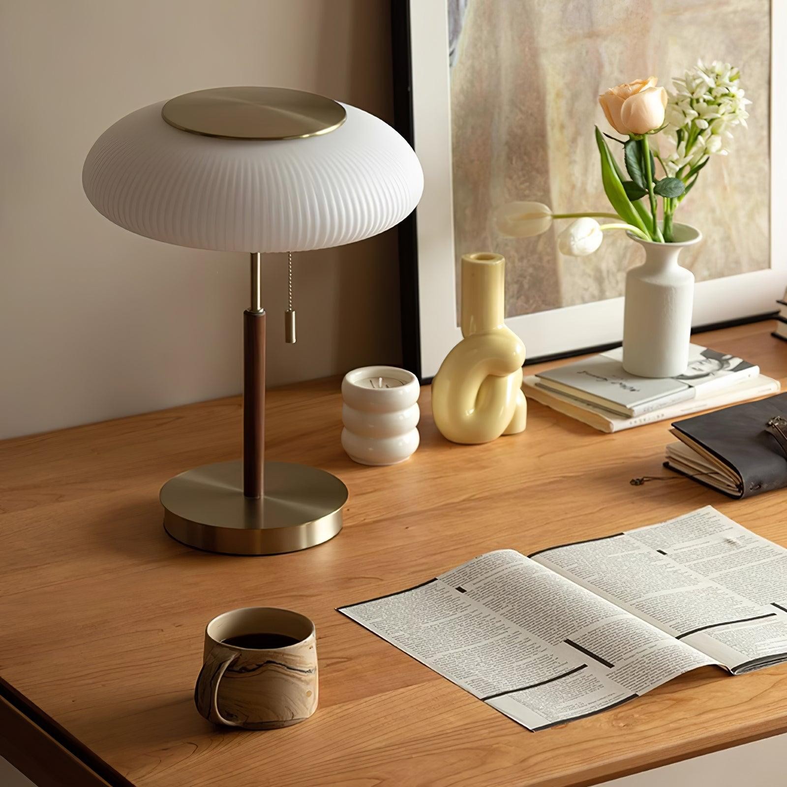 White Beautiful Luxury Fashion Metal Table Lamp M534